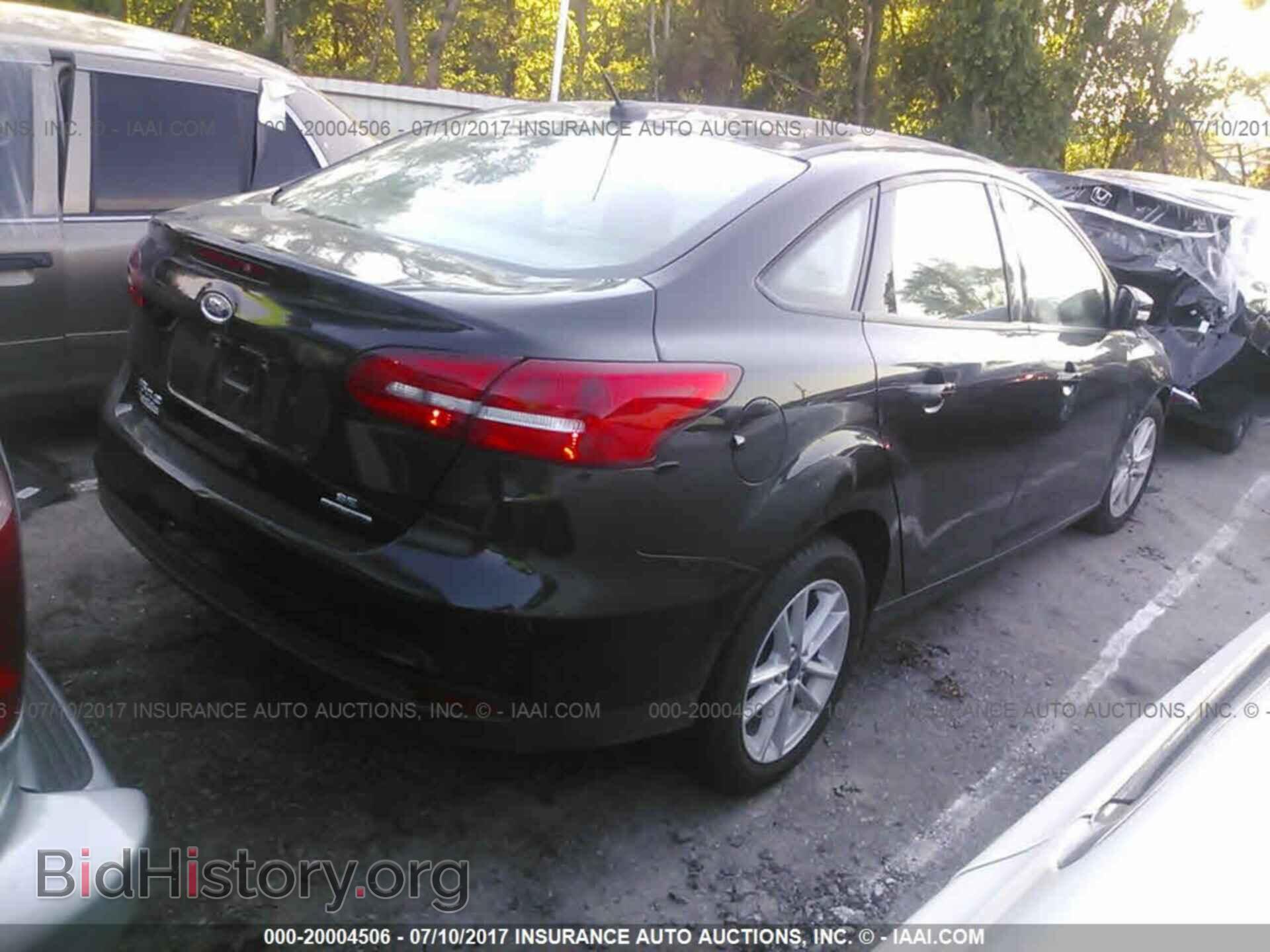 2016 Ford Focus - VIN: 1FADP3F24GL407499 - Photo 4