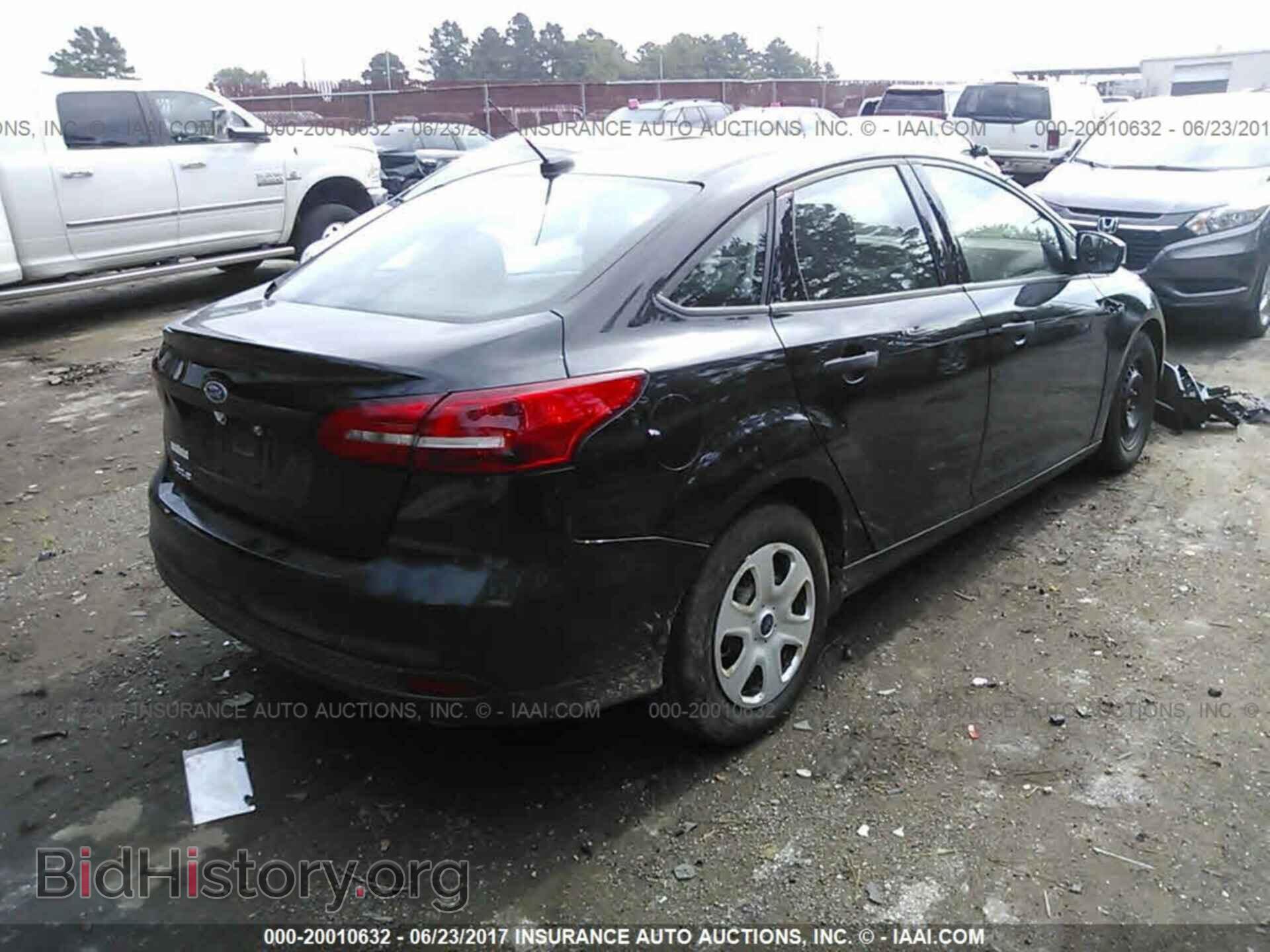 2017 Ford Focus - VIN: 1FADP3E27HL222611 - Photo 4