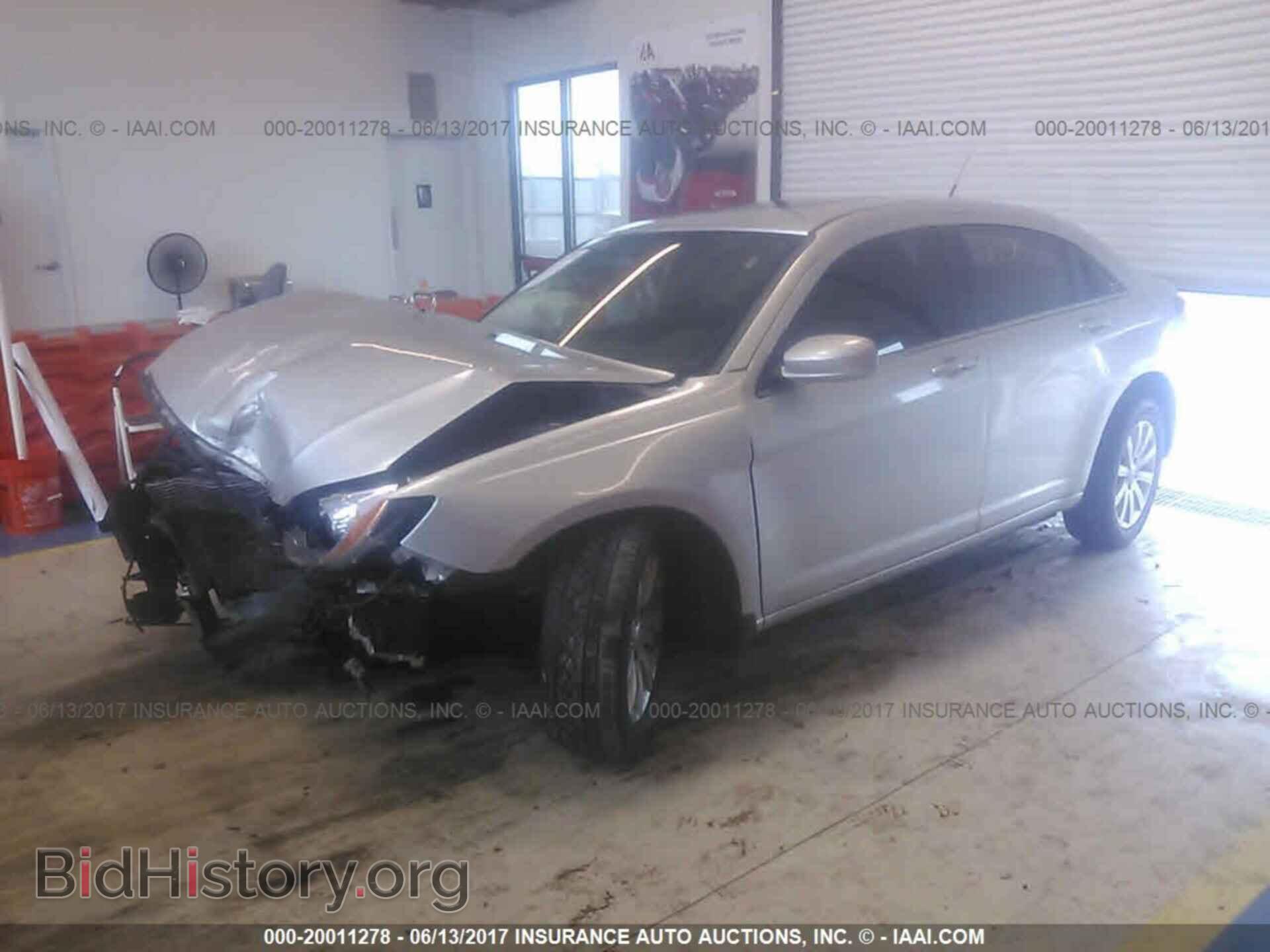 2011 Chrysler 200 - VIN: 1C3BC1FG2BN533438 - Фото 2