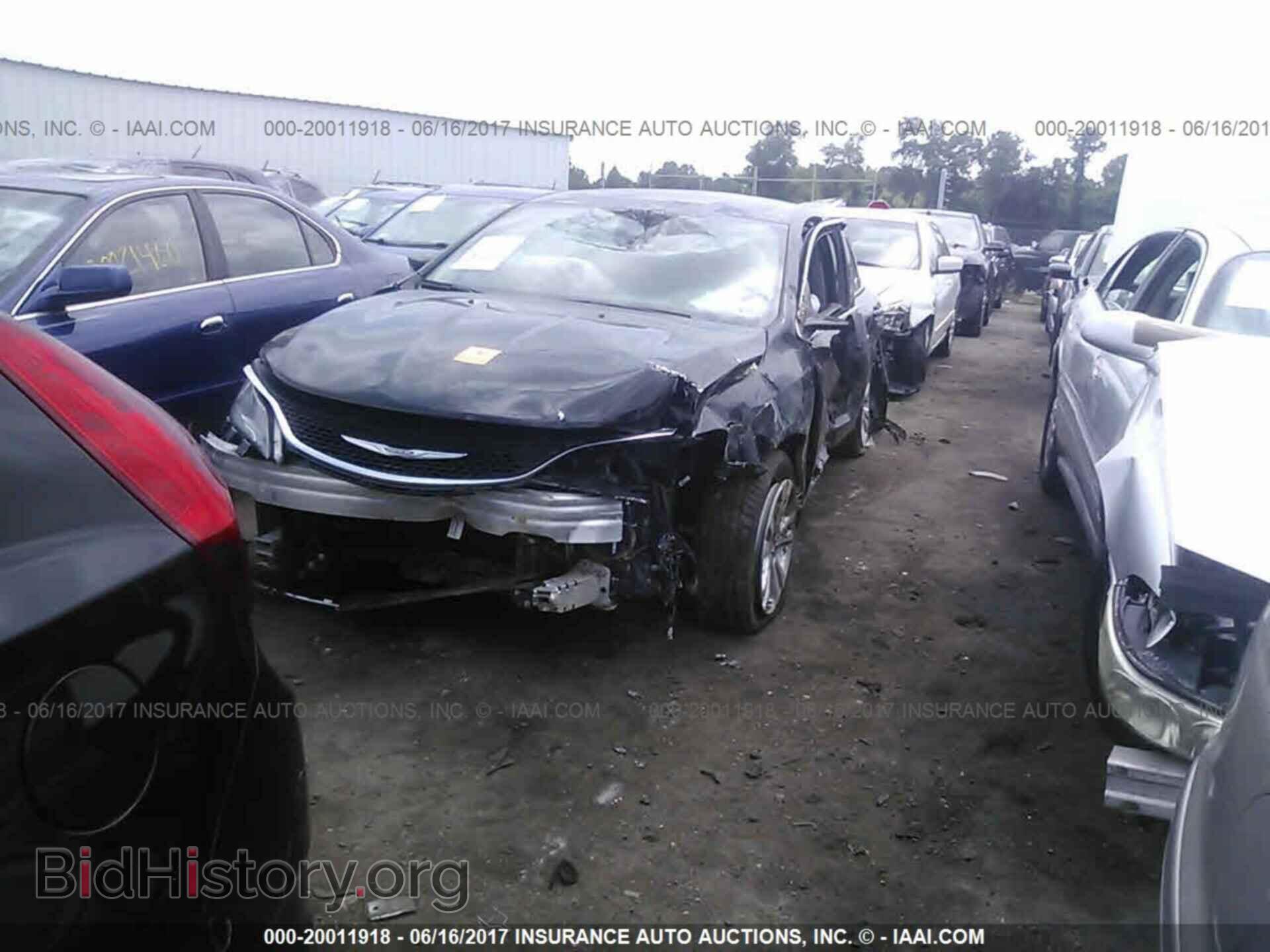 2015 Chrysler 200 - VIN: 1C3CCCAB2FN725332 - Photo 2