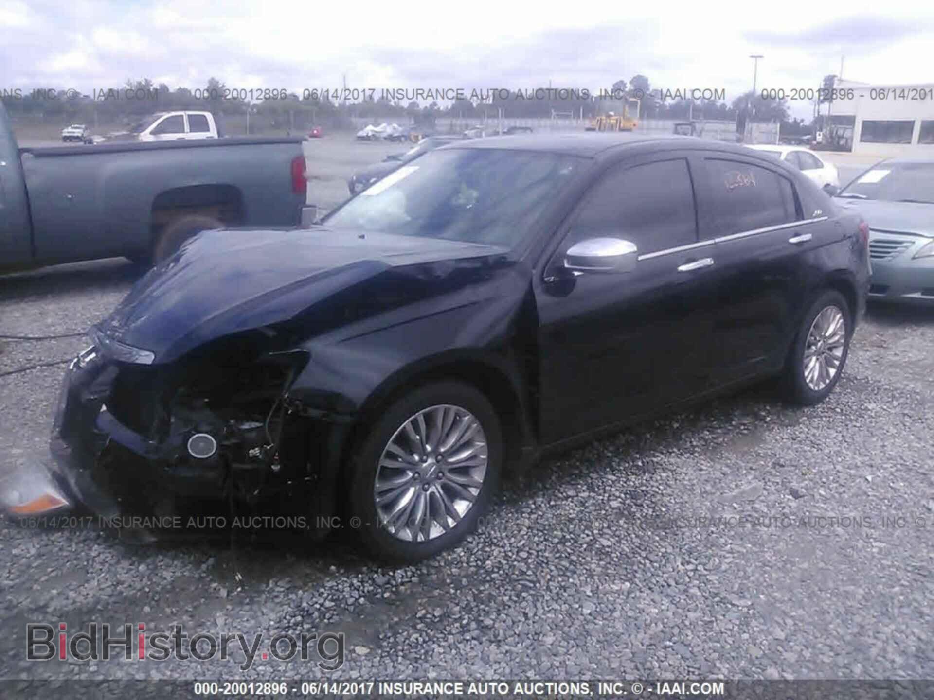 2011 Chrysler 200 - VIN: 1C3BC2FB8BN522566 - Photo 2