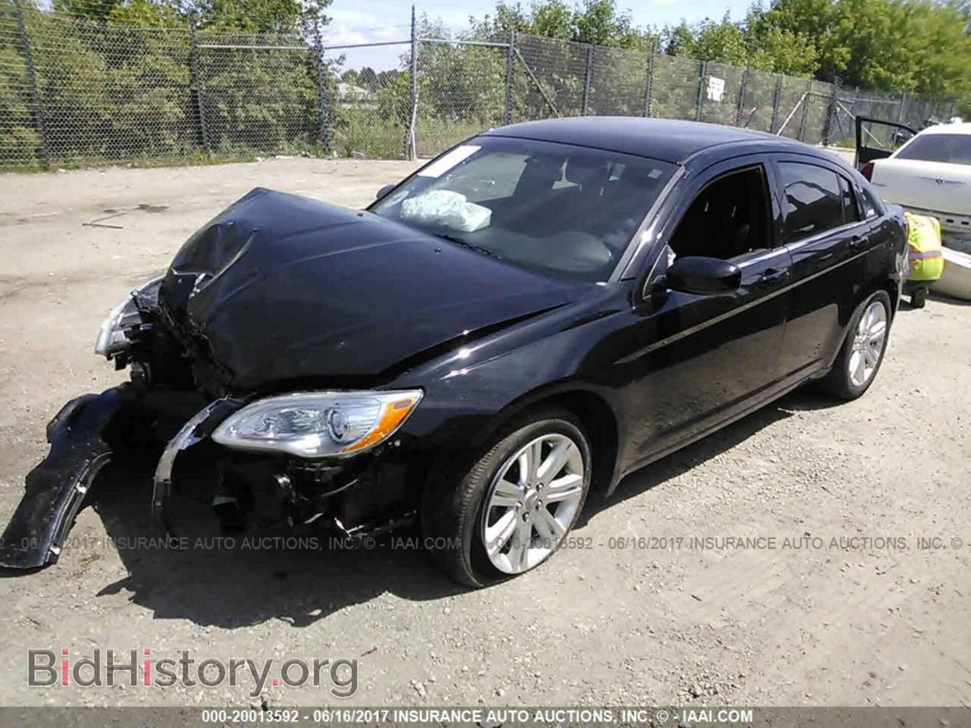 2011 Chrysler 200 - VIN: 1C3BC1FB2BN615769 - Photo 2