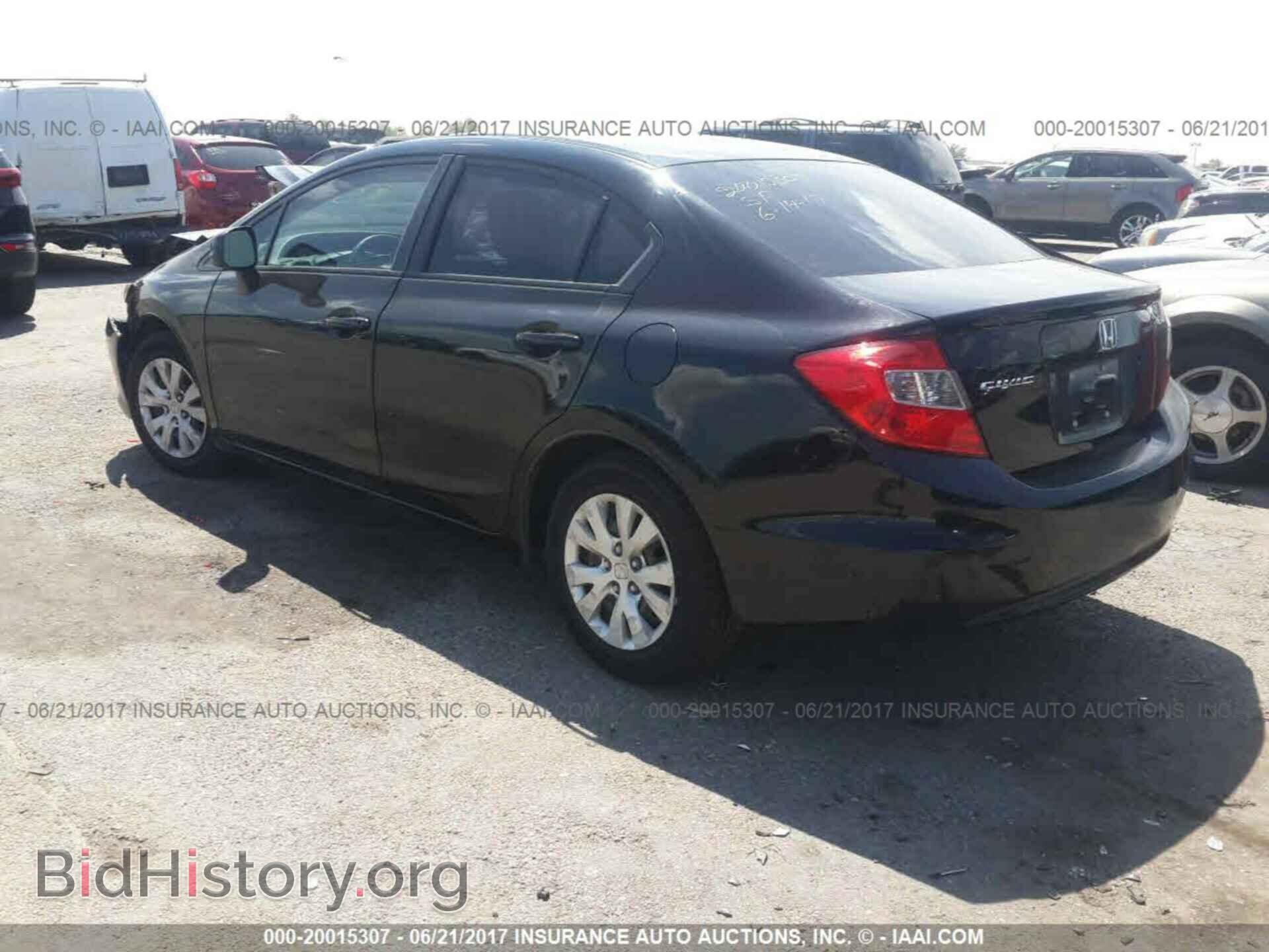 2012 Honda Civic - VIN: 2HGFB2F58CH610104 - Photo 3