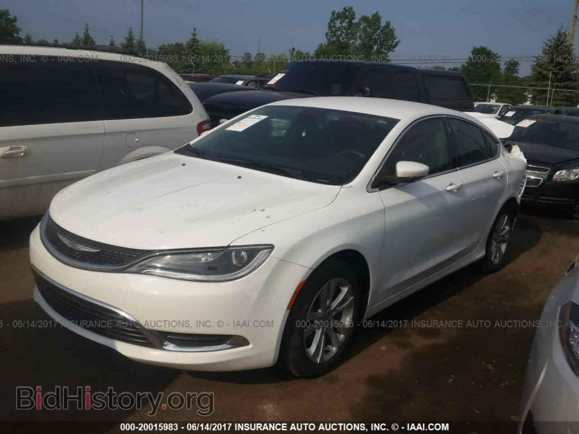 2015 Chrysler 200 - VIN: 1C3CCCAB9FN557401 - Photo 2