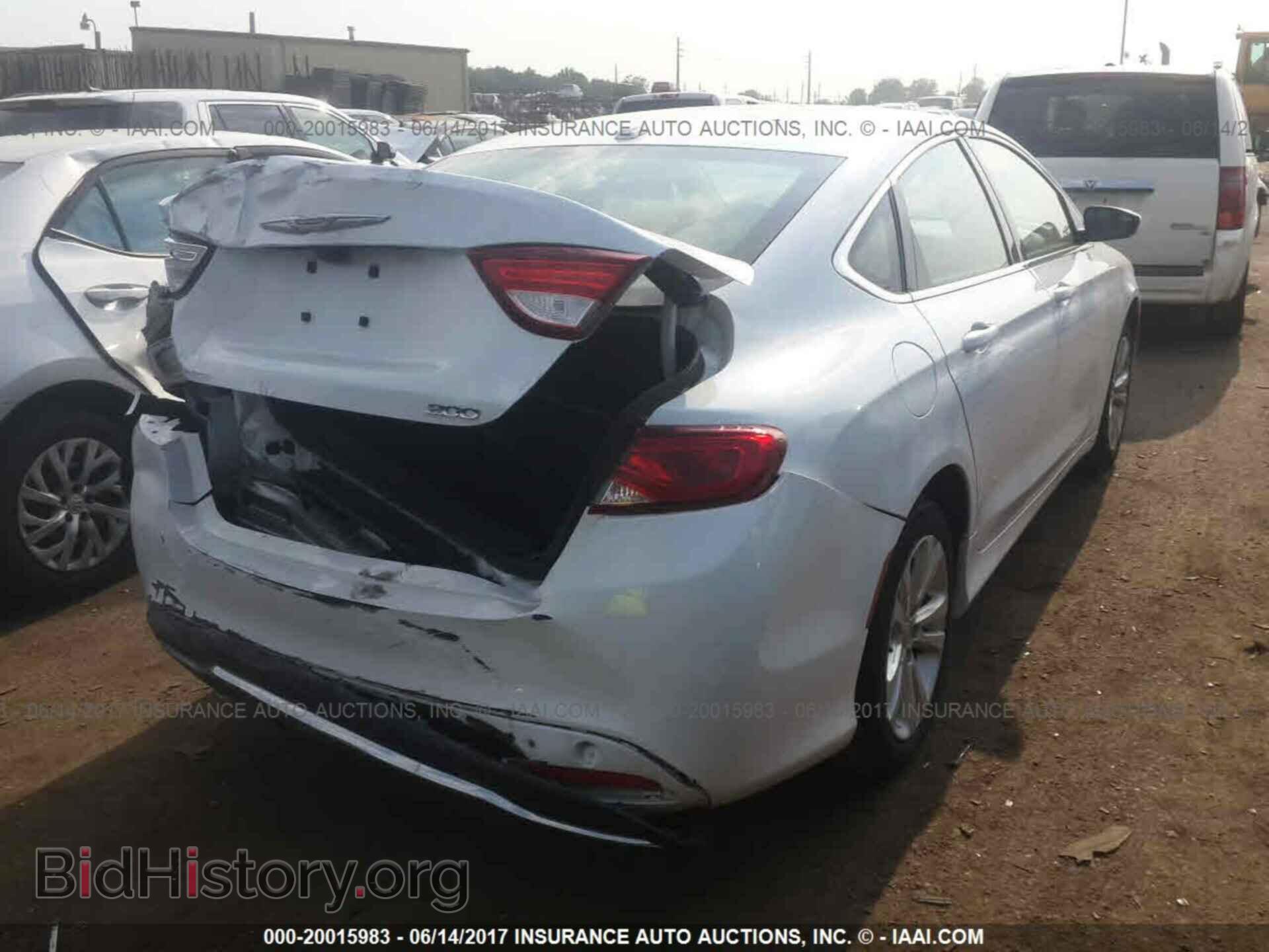 2015 Chrysler 200 - VIN: 1C3CCCAB9FN557401 - Photo 4