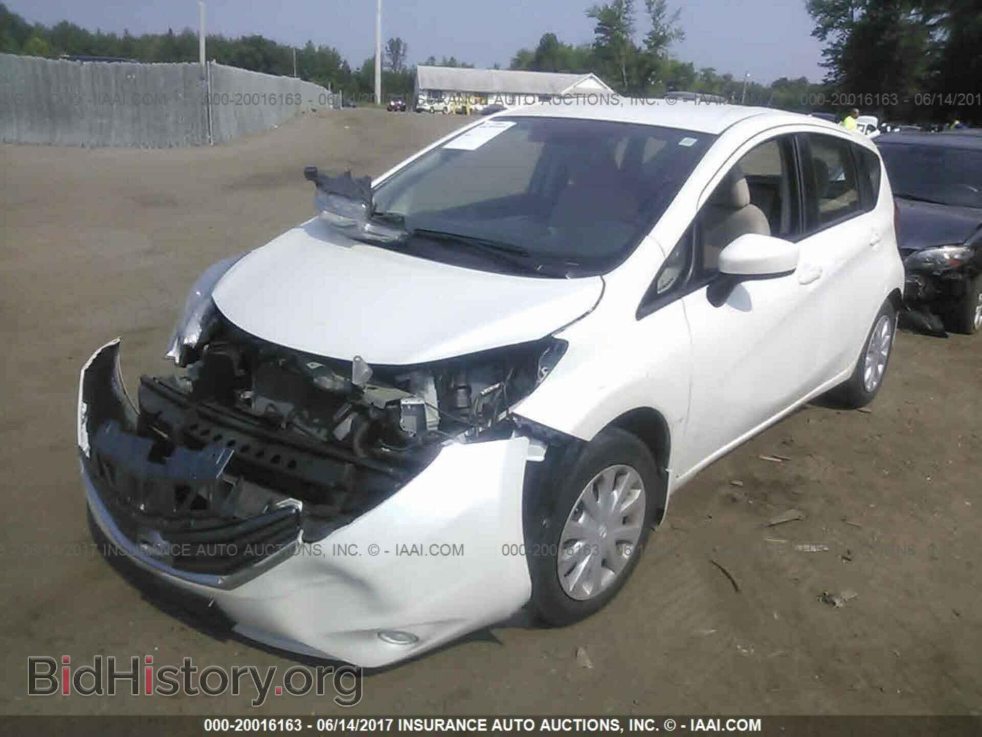 2015 Nissan Versa note - VIN: 3N1CE2CP4FL355948 - Фото 2