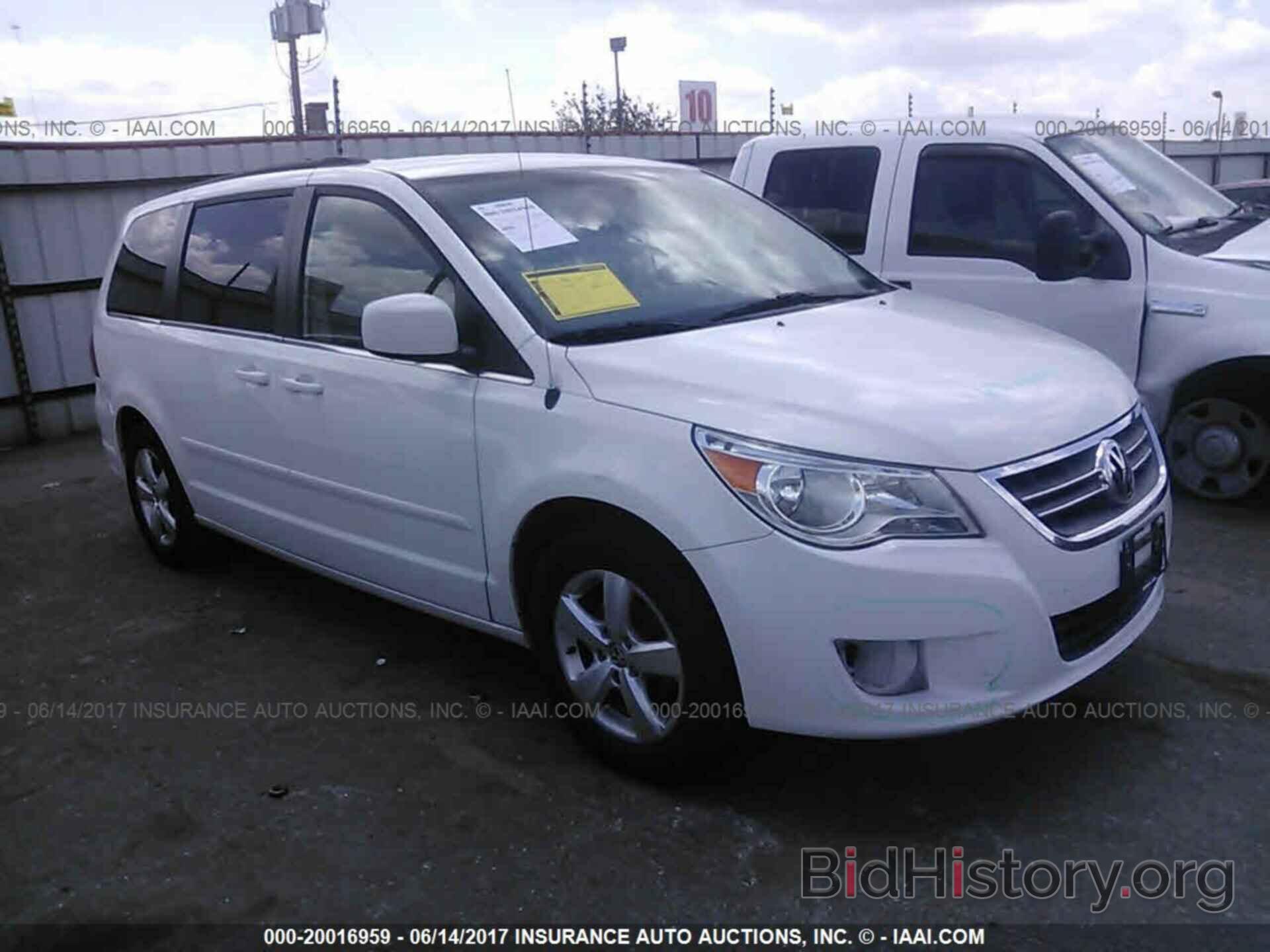 Фотография 2V4RW3DG7BR626058 - Volkswagen Routan 2011