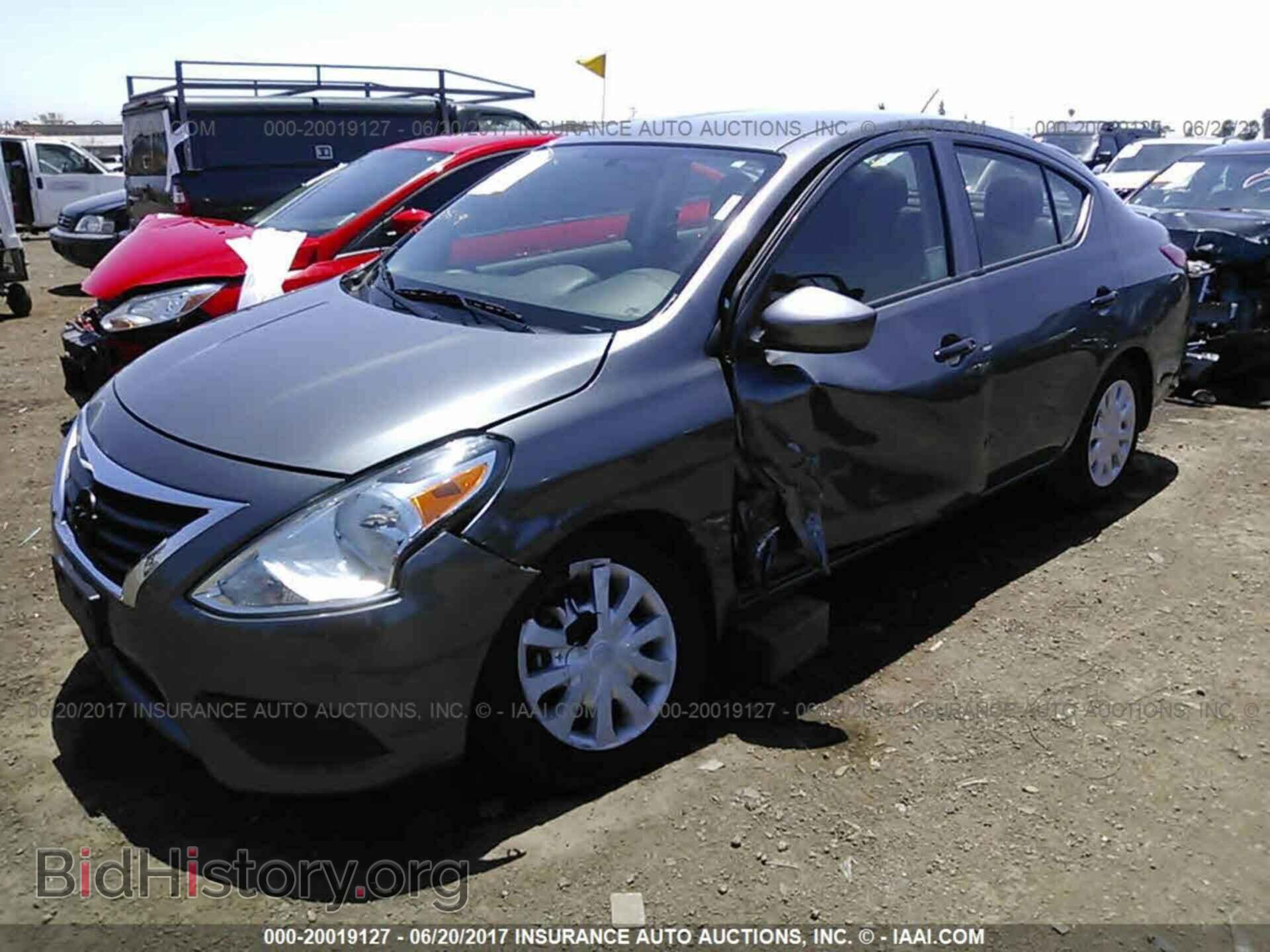 2017 Nissan Versa - VIN: 3N1CN7AP7HL818040 - Фото 2