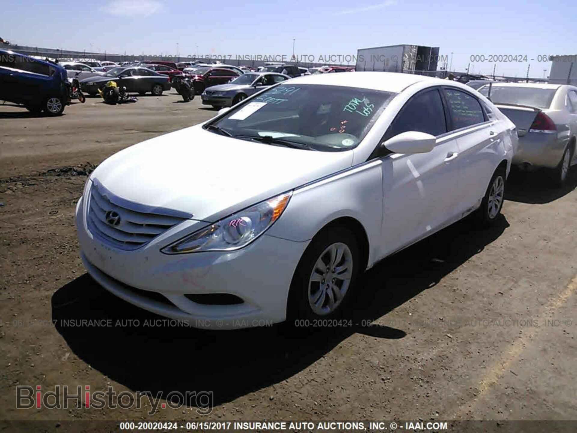 2012 Hyundai Sonata - VIN: 5NPEB4AC8CH482577 - Photo 2