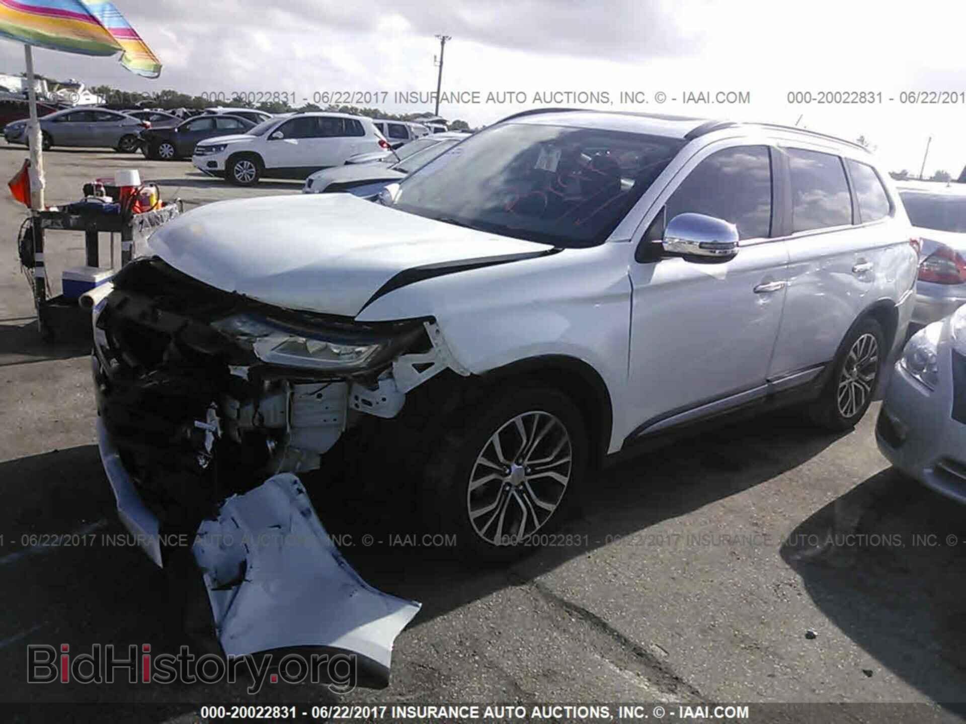 2016 Mitsubishi Outlander - VIN: JA4AD3A31GZ014833 - Фото 2