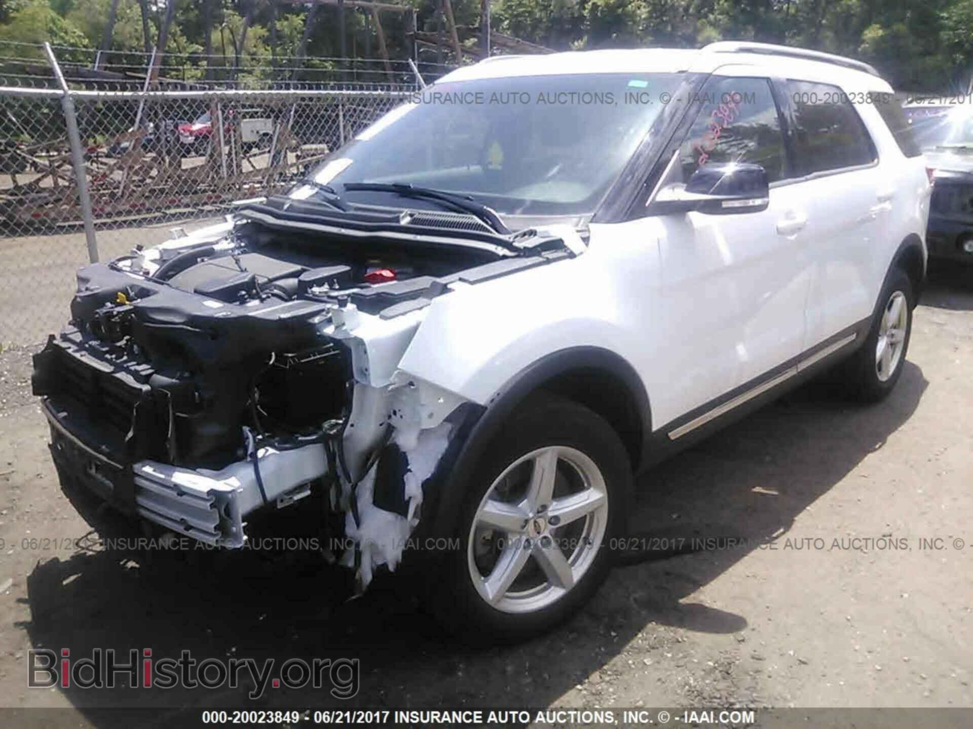 2016 Ford Explorer - VIN: 1FM5K8D82GGA31231 - Photo 2