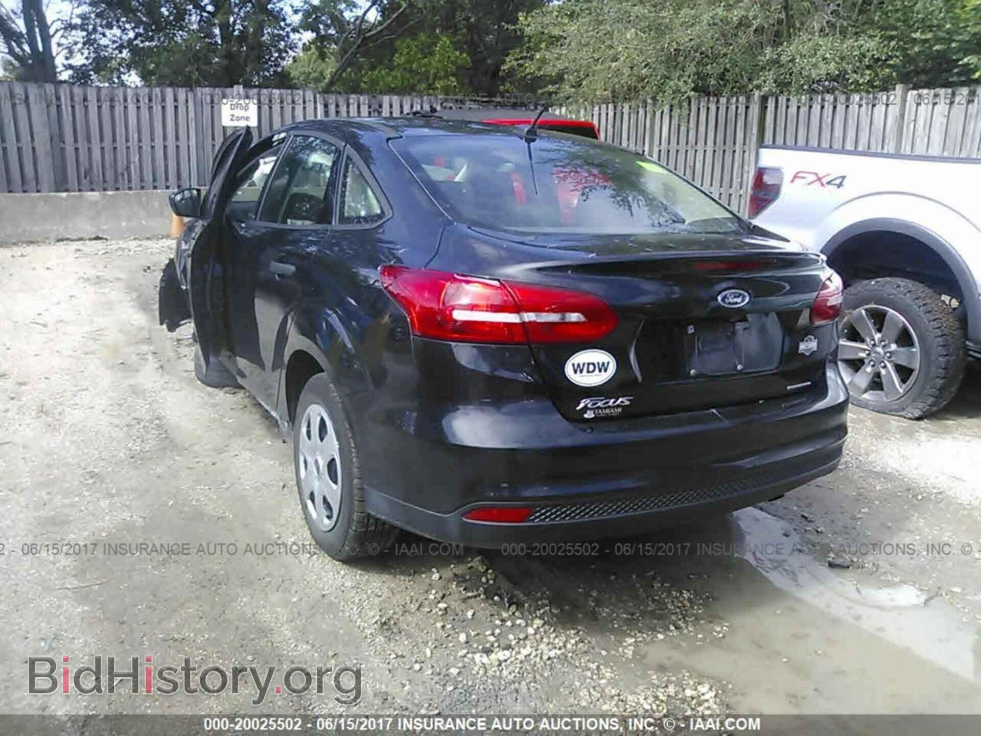 2015 Ford Focus - VIN: 1FADP3E20FL304659 - Photo 3