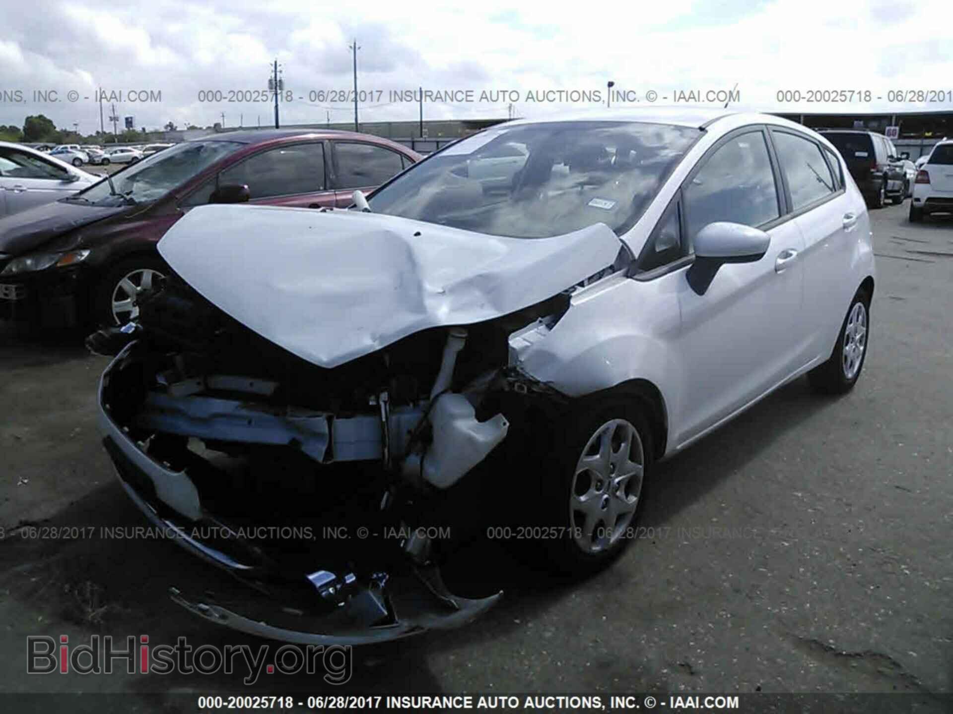 2012 Ford Fiesta - VIN: 3FADP4EJ1CM140541 - Photo 2