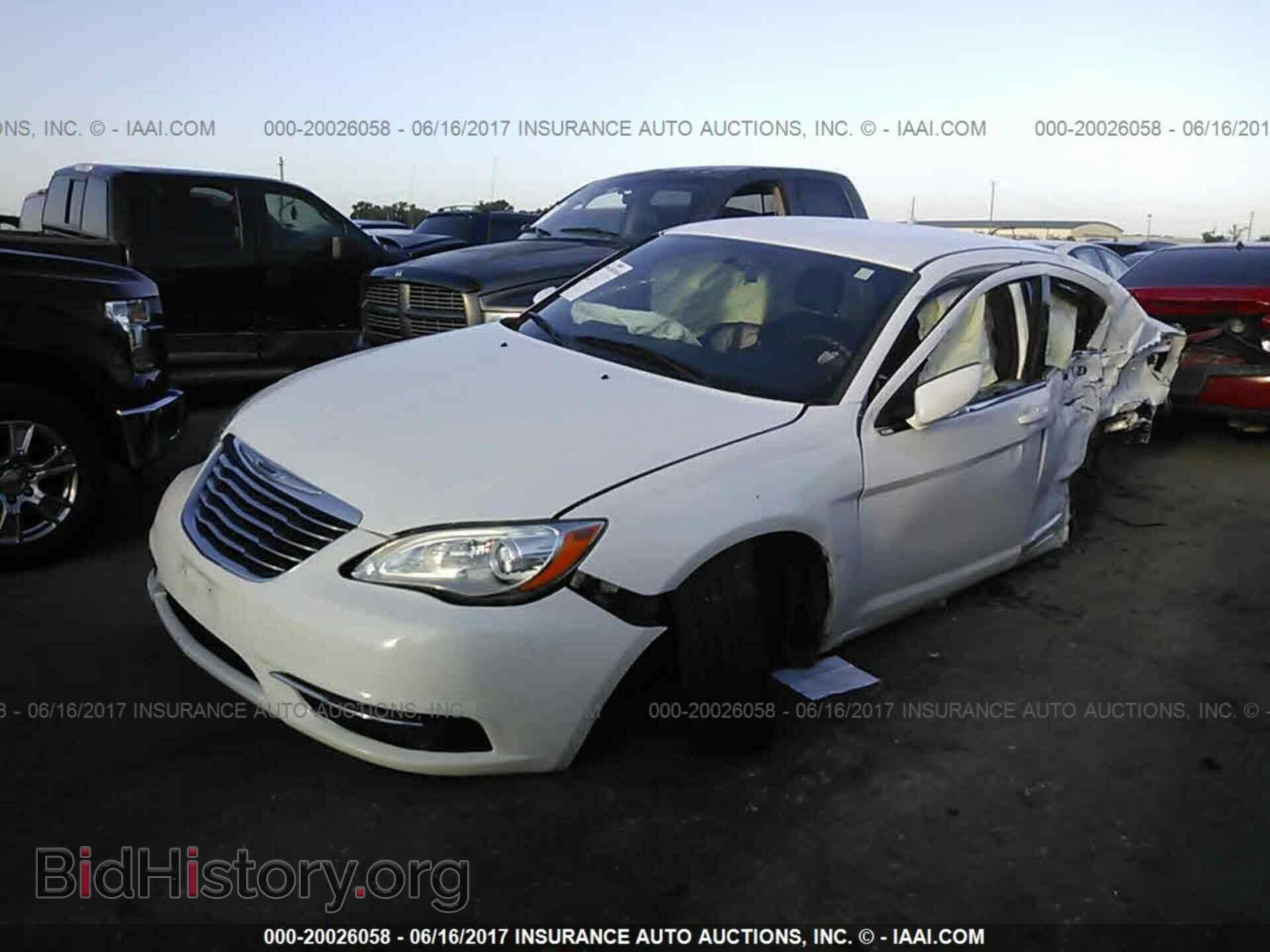 2013 Chrysler 200 - VIN: 1C3CCBAB3DN660482 - Photo 2