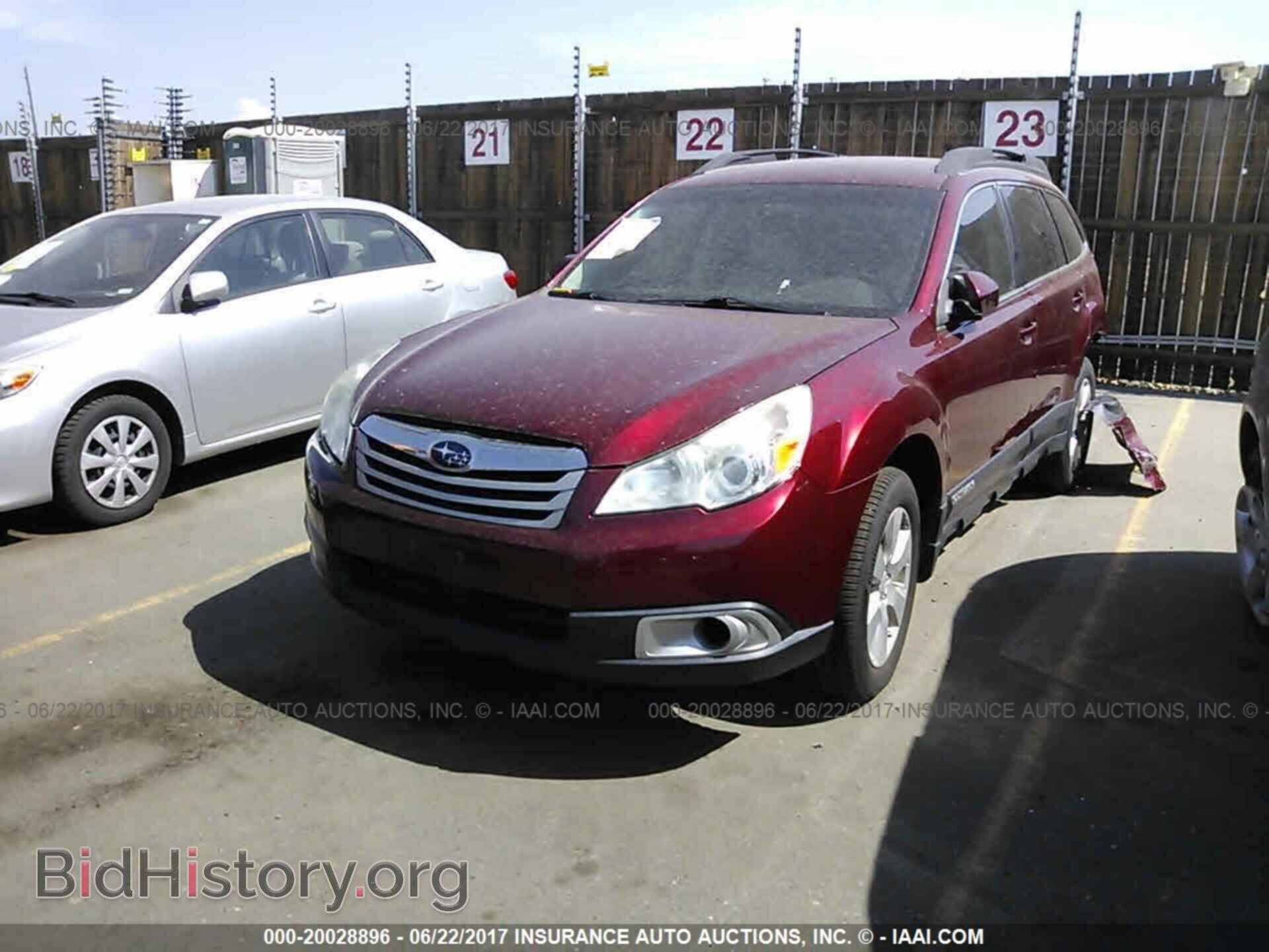 2011 Subaru Outback - VIN: 4S4BRBCC6B3366252 - Фото 2