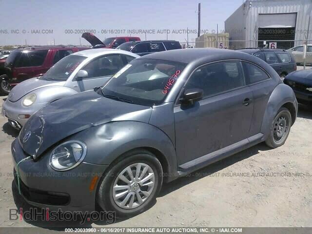 2013 Volkswagen Beetle - VIN: 3VWFP7AT5DM644570 - Фото 2
