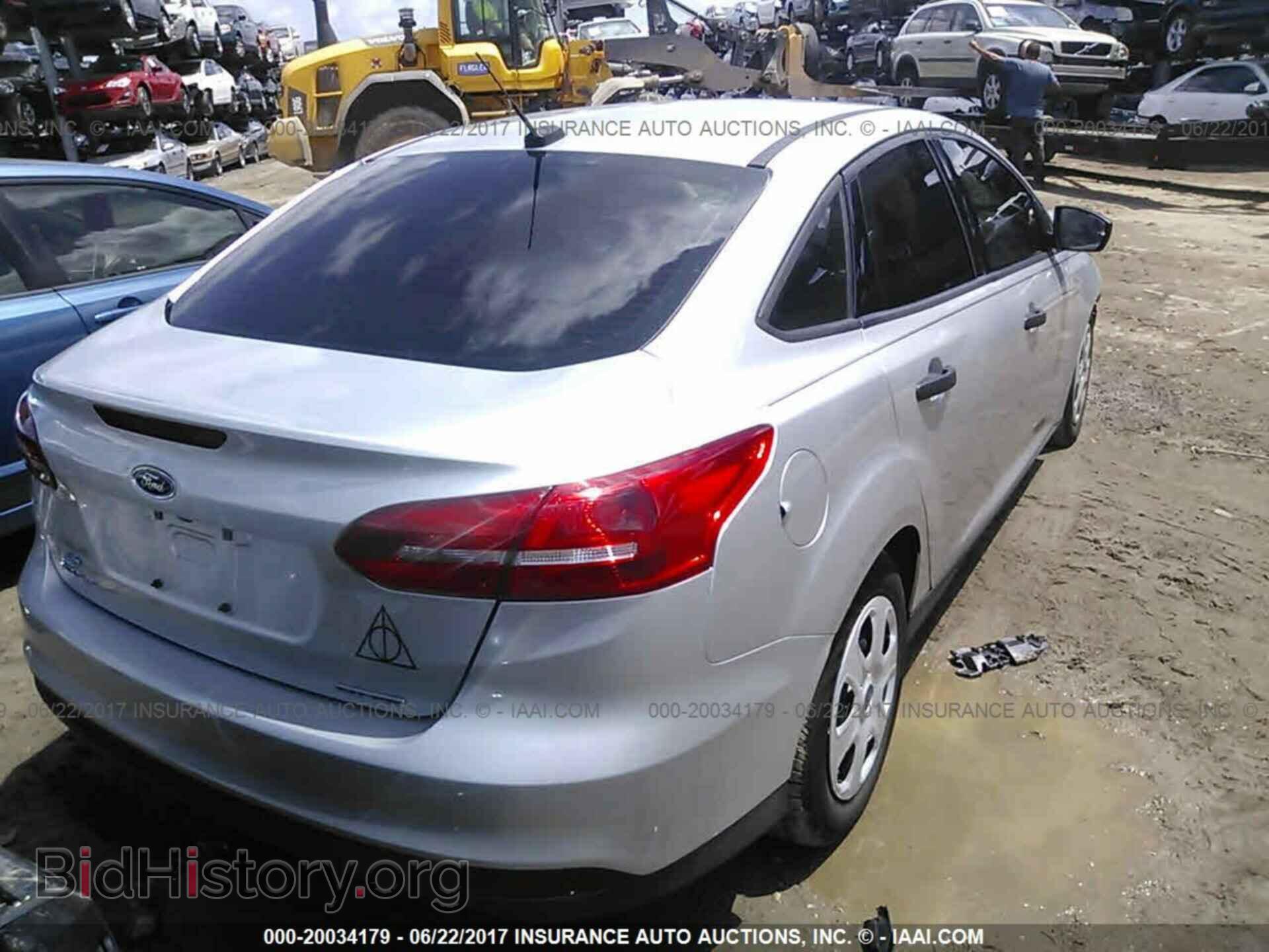 2016 Ford Focus - VIN: 1FADP3E27GL296738 - Photo 4