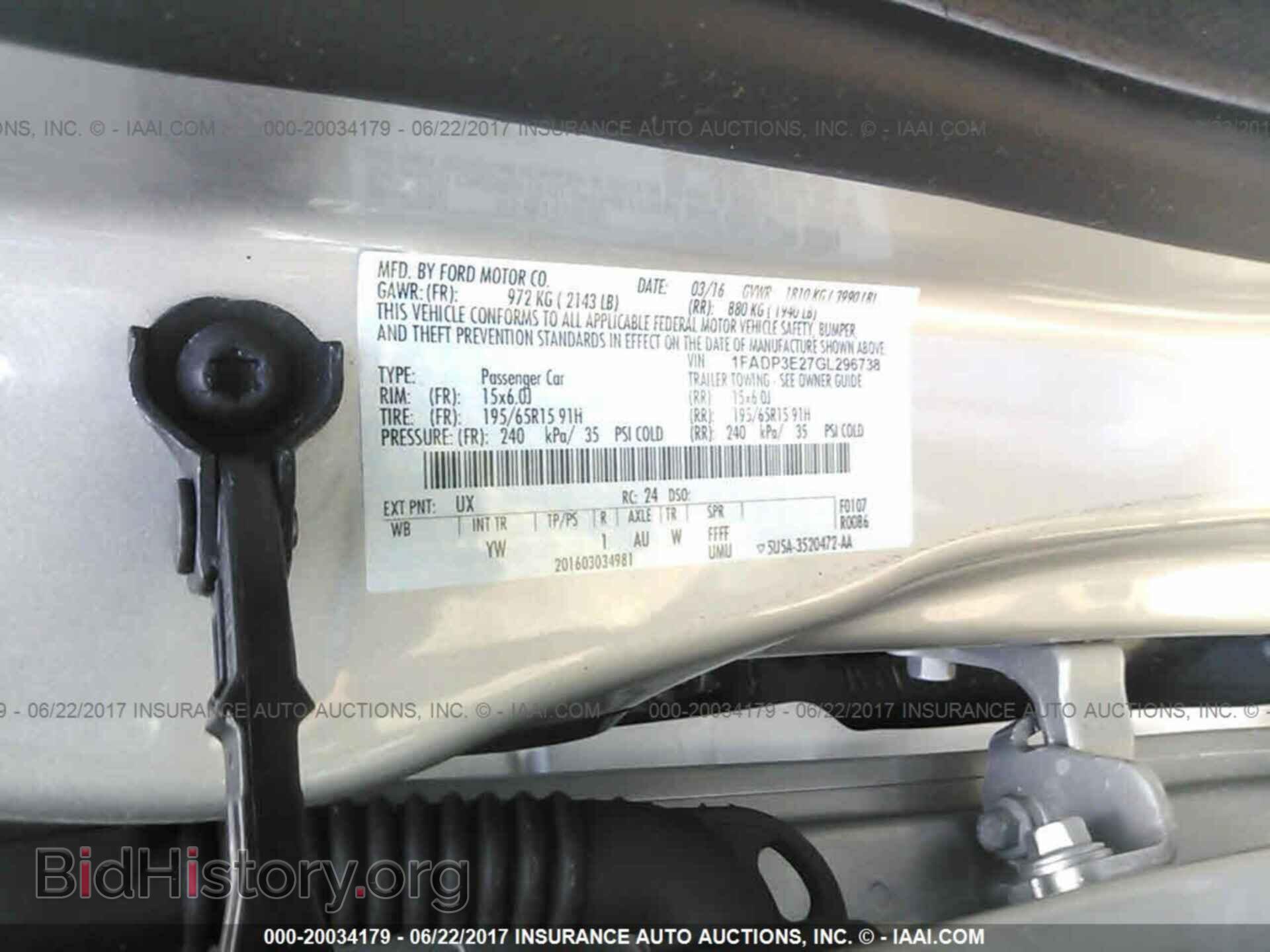 2016 Ford Focus - VIN: 1FADP3E27GL296738 - Photo 9