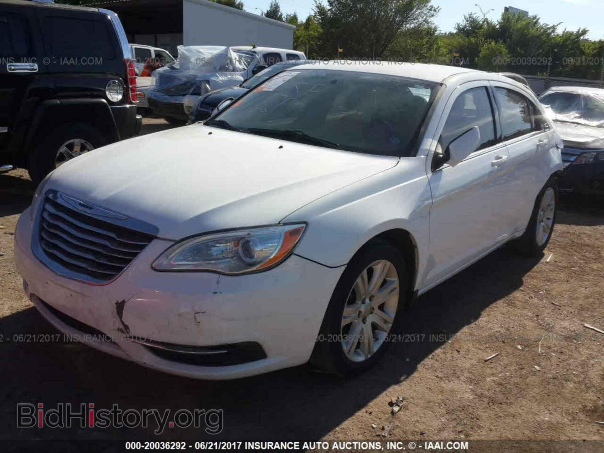 2013 Chrysler 200 - VIN: 1C3CCBBB1DN734870 - Photo 2