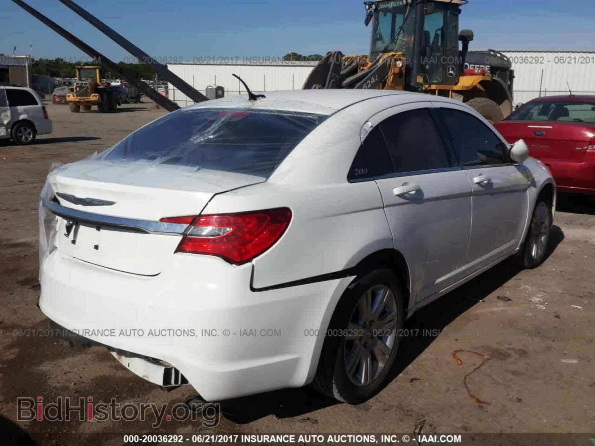2013 Chrysler 200 - VIN: 1C3CCBBB1DN734870 - Photo 4