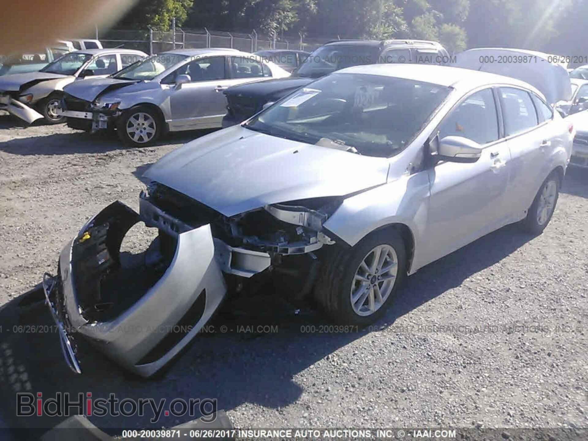 2016 Ford Focus - VIN: 1FADP3F25GL207635 - Photo 2