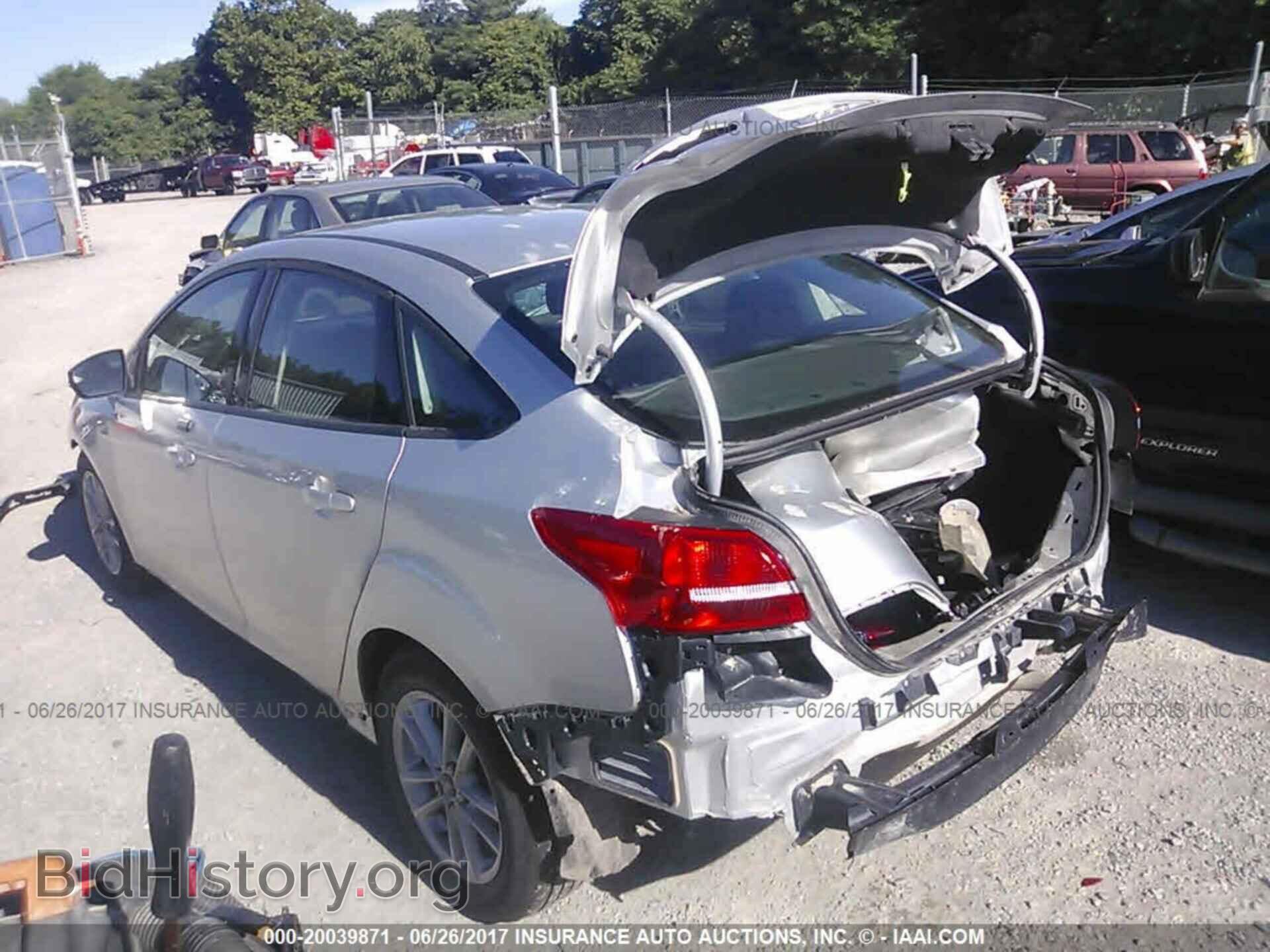 2016 Ford Focus - VIN: 1FADP3F25GL207635 - Photo 3