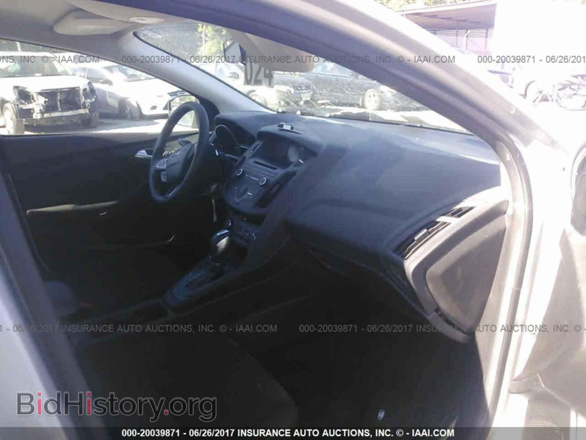 2016 Ford Focus - VIN: 1FADP3F25GL207635 - Photo 5