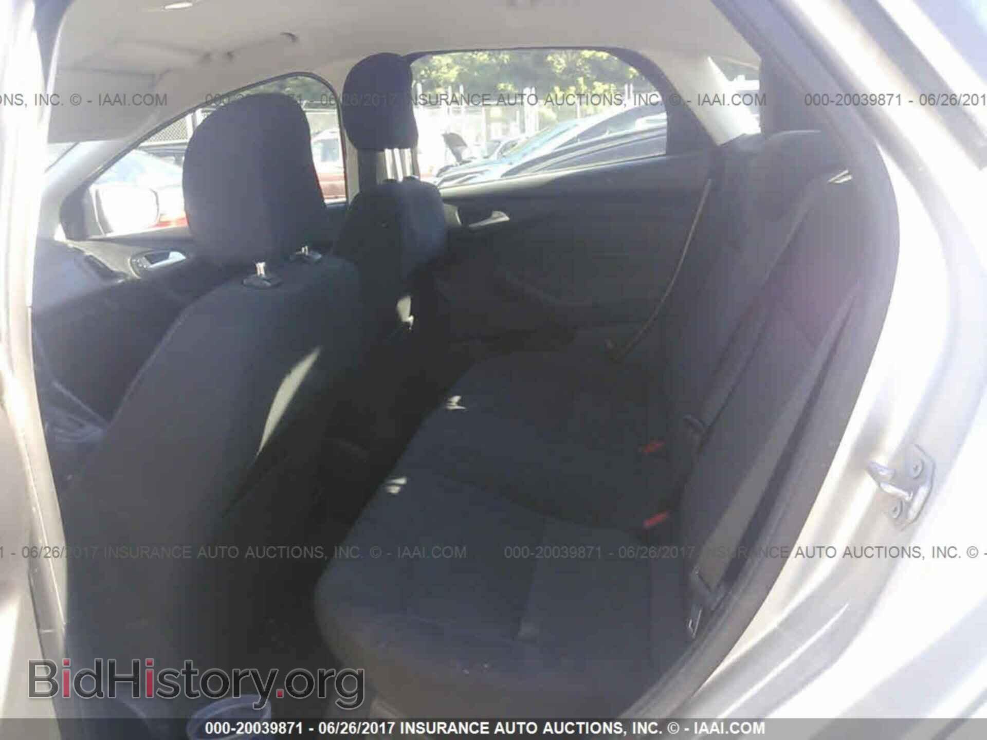2016 Ford Focus - VIN: 1FADP3F25GL207635 - Photo 8