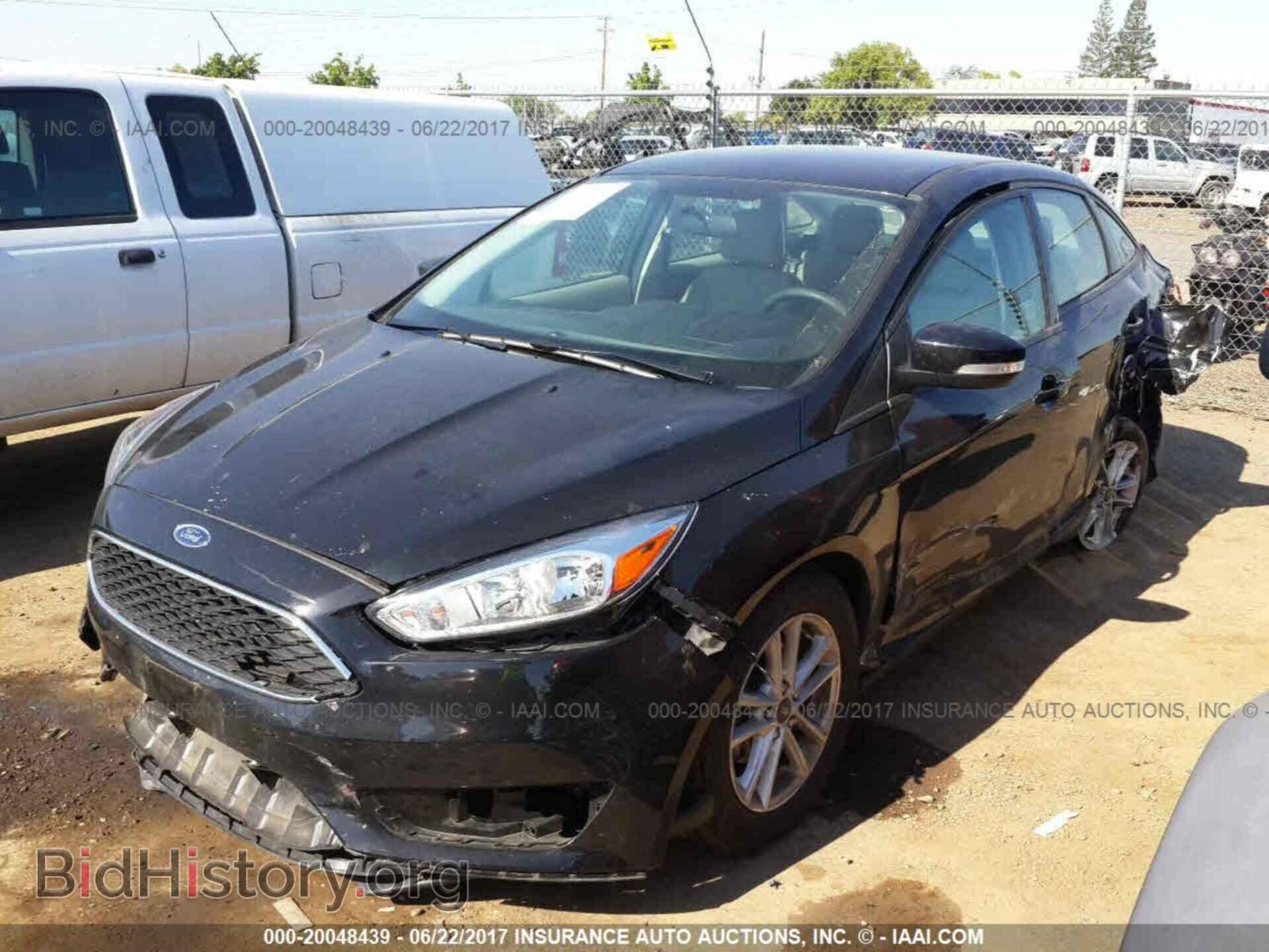 2016 Ford Focus - VIN: 1FADP3F20GL384223 - Photo 2