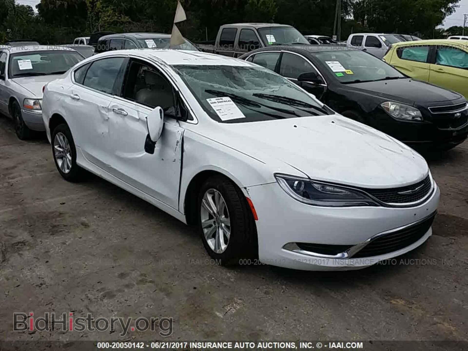 Photo 1C3CCCAB0FN697370 - Chrysler 200 2015