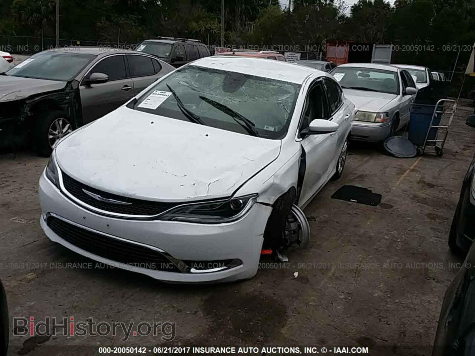 2015 Chrysler 200 - VIN: 1C3CCCAB0FN697370 - Фото 2