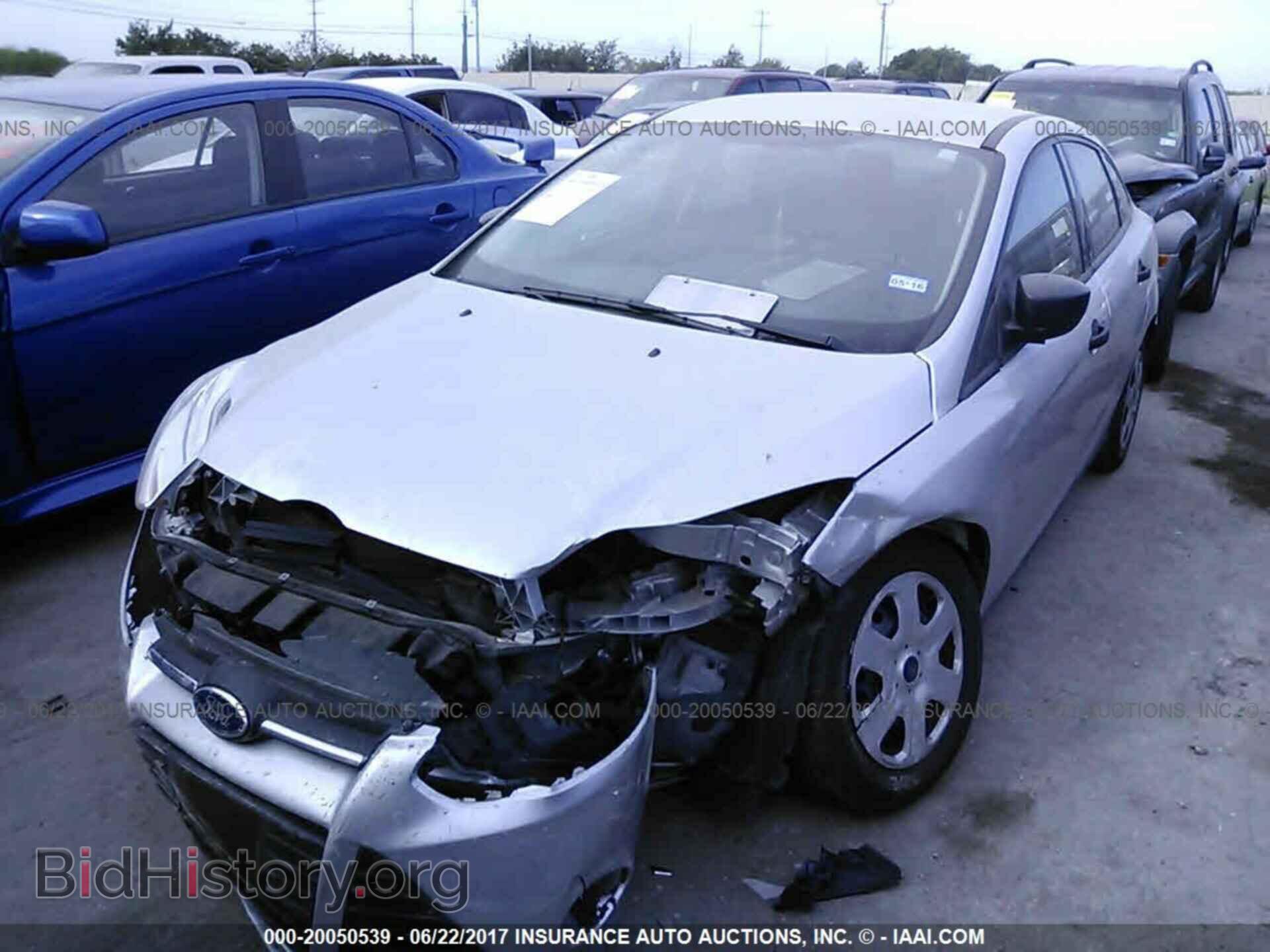 2012 Ford Focus - VIN: 1FAHP3E2XCL409576 - Photo 2
