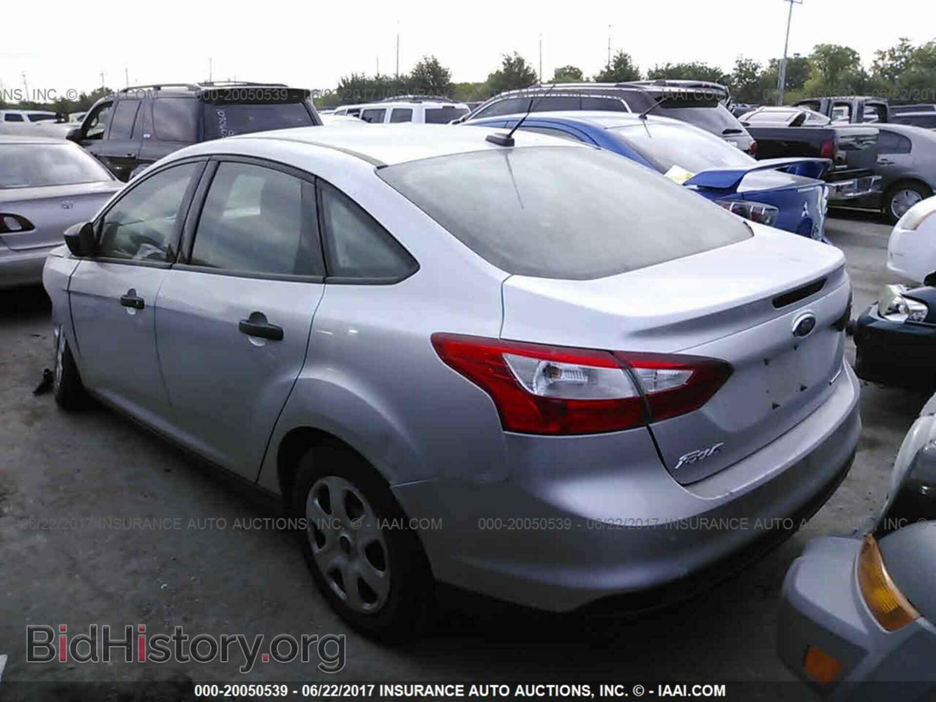 2012 Ford Focus - VIN: 1FAHP3E2XCL409576 - Photo 3