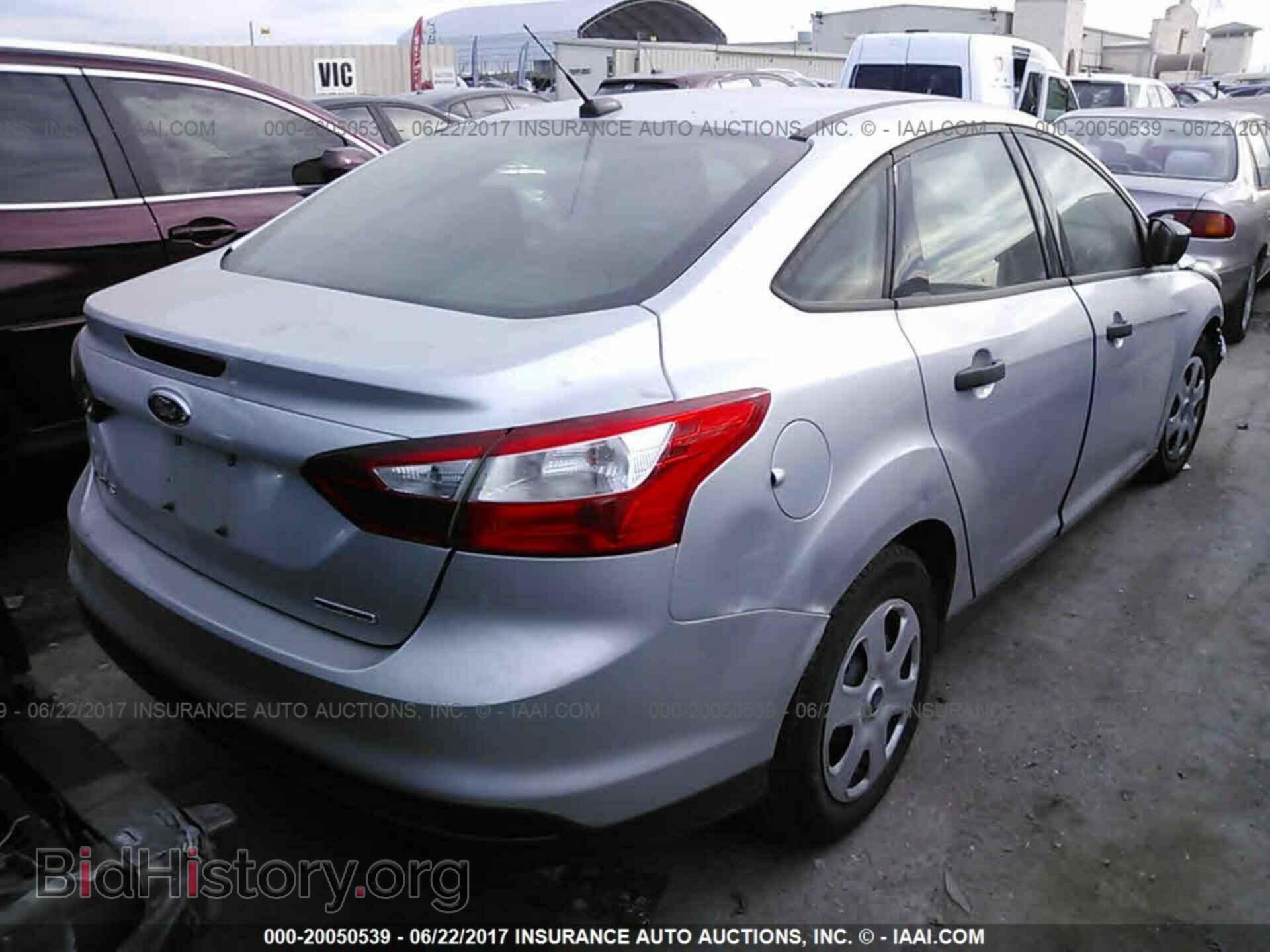 2012 Ford Focus - VIN: 1FAHP3E2XCL409576 - Photo 4