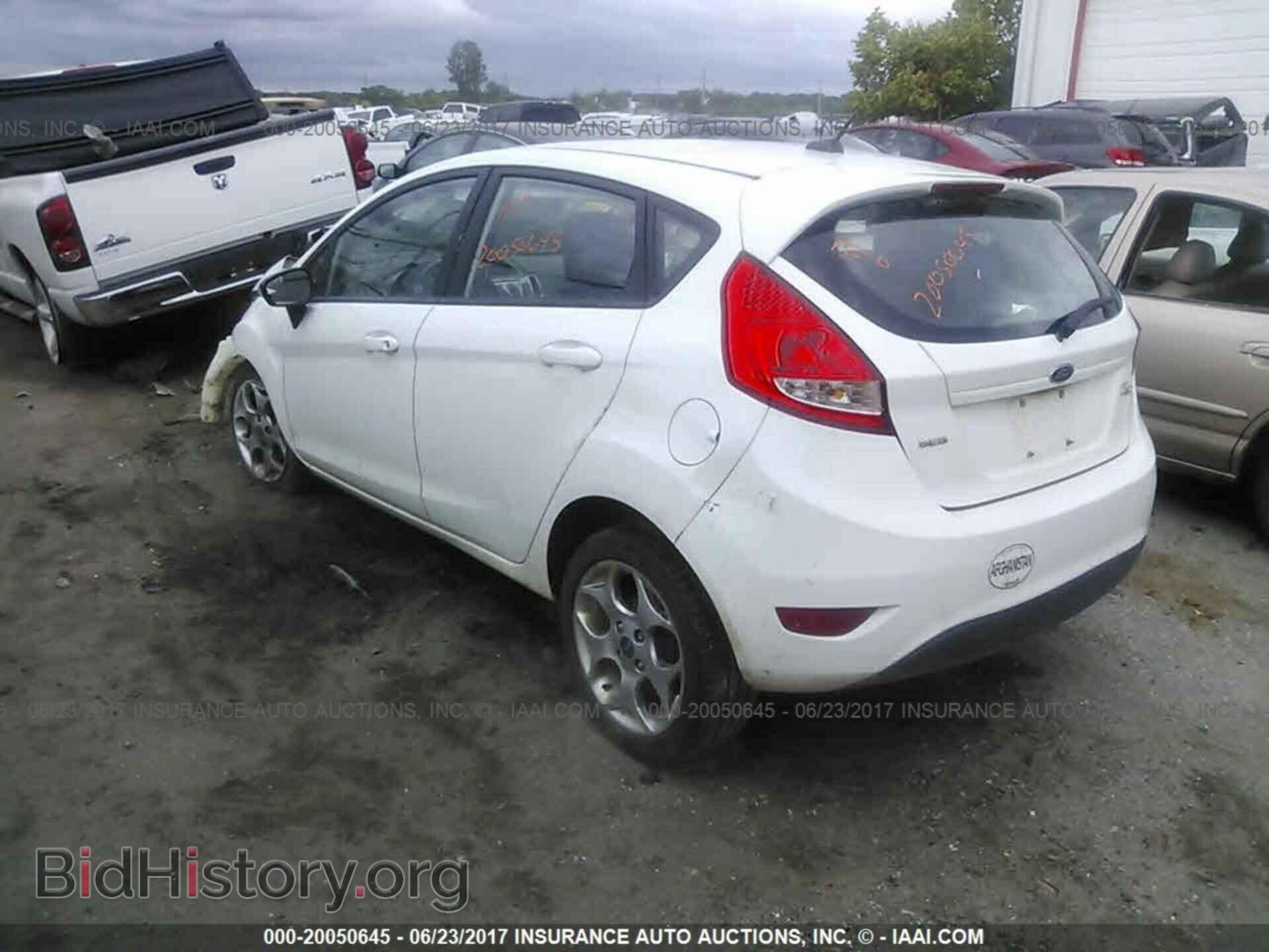 2011 Ford Fiesta - VIN: 3FADP4FJ1BM111697 - Фото 3
