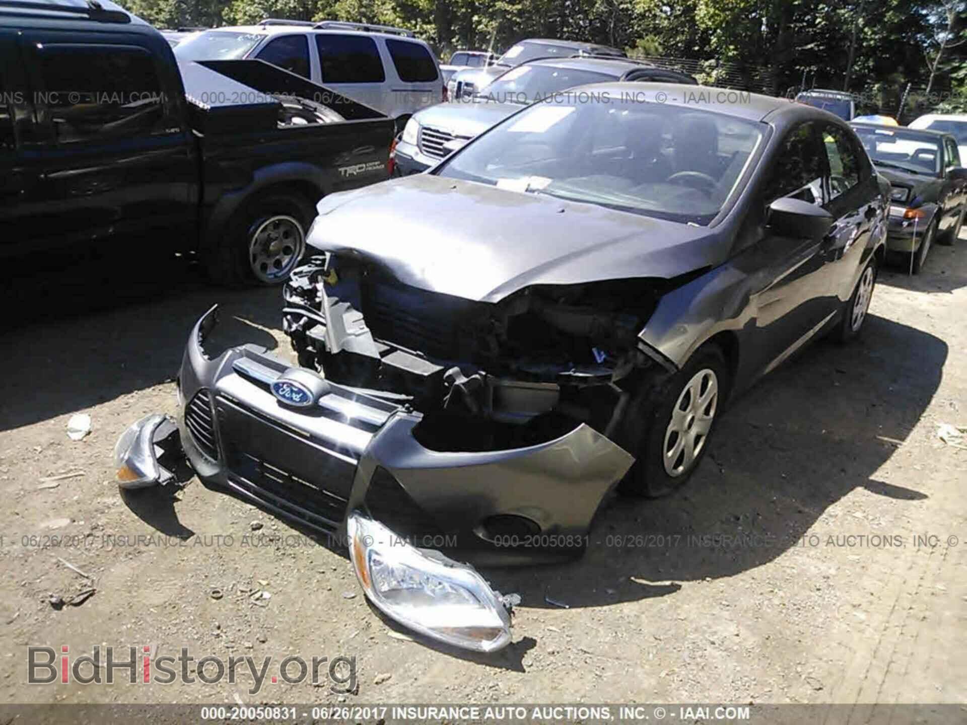 2012 Ford Focus - VIN: 1FAHP3E25CL230880 - Photo 2