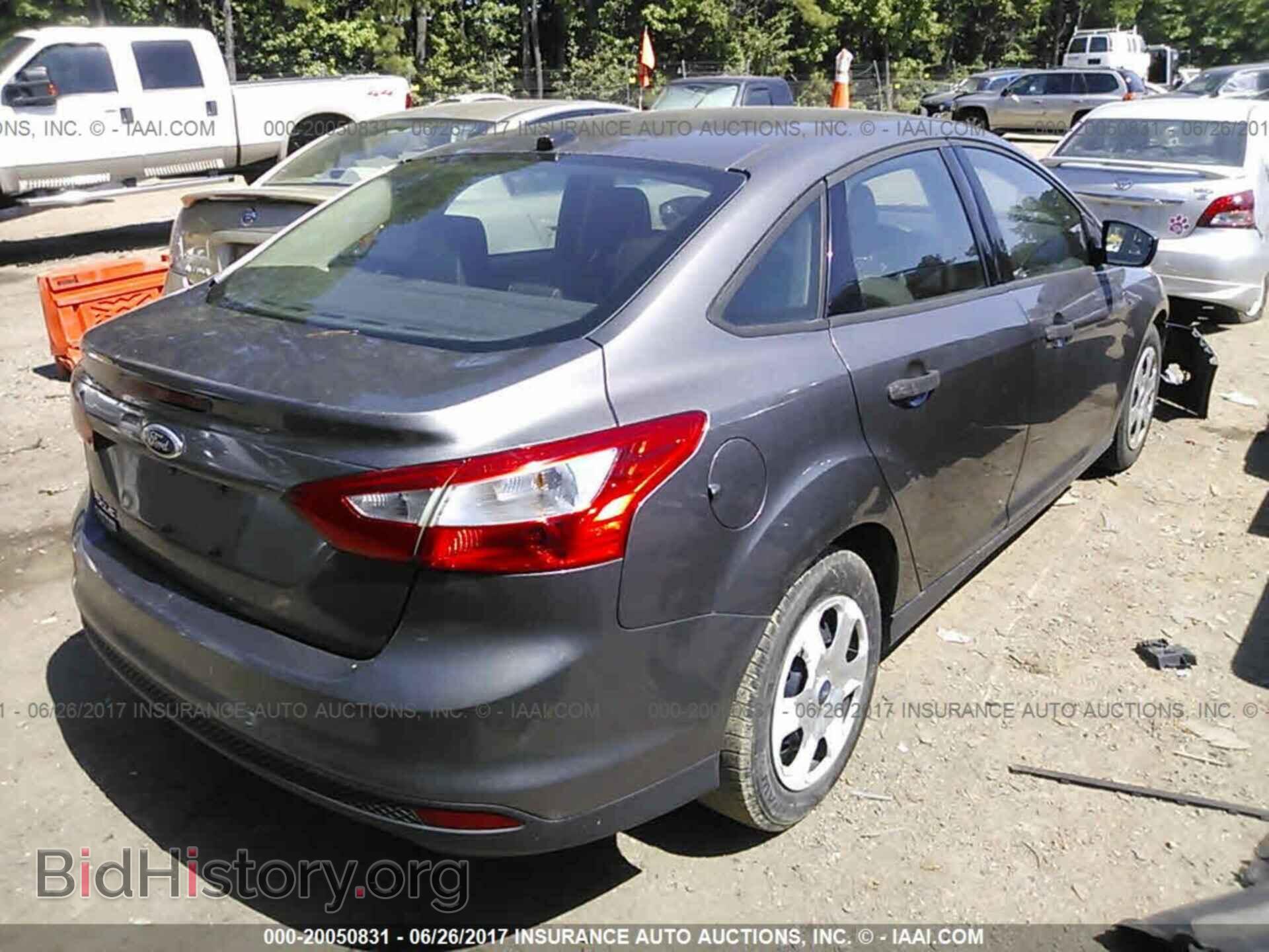 2012 Ford Focus - VIN: 1FAHP3E25CL230880 - Photo 4