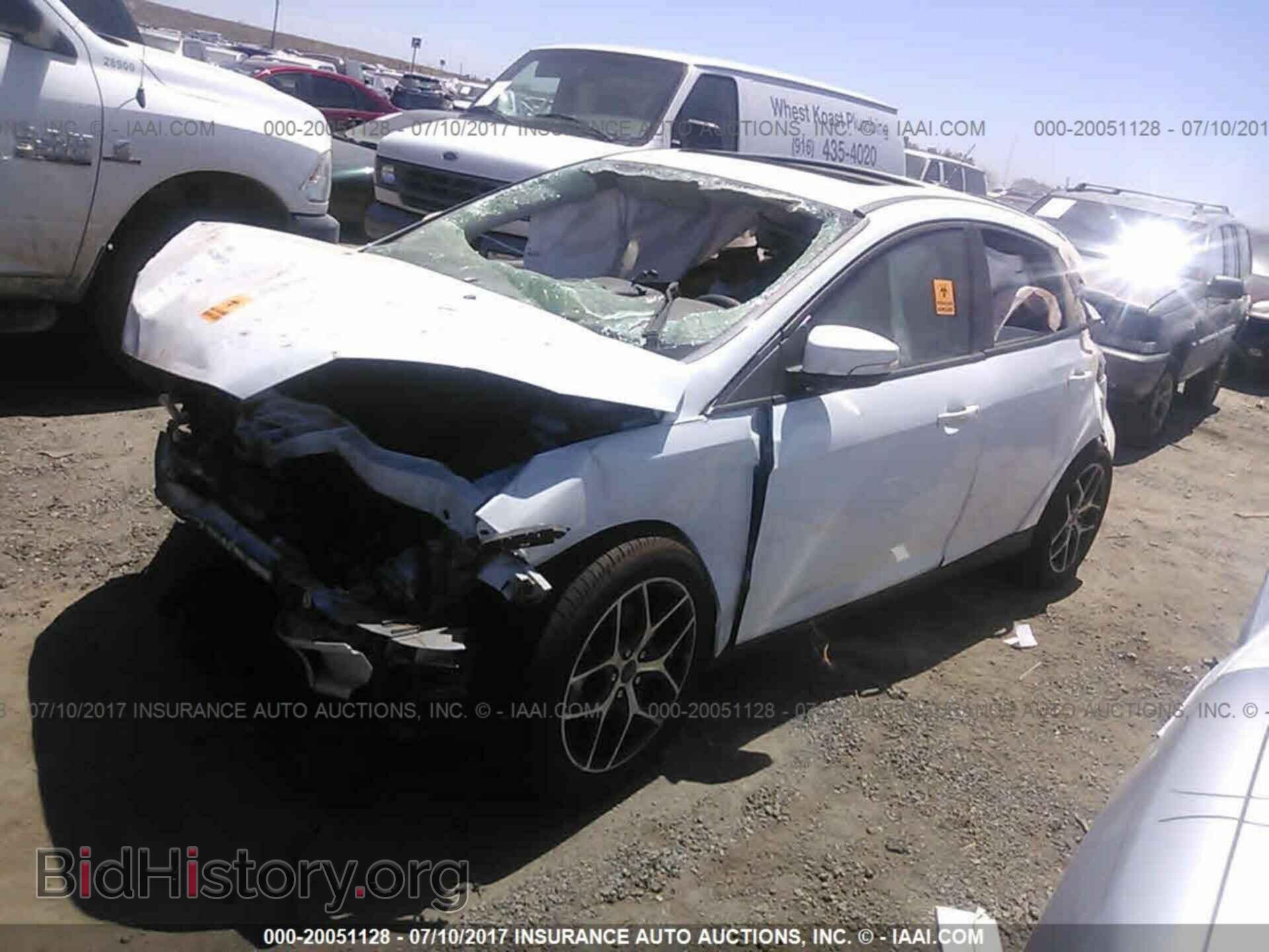 2017 Ford Focus - VIN: 1FADP3M25HL211995 - Photo 2