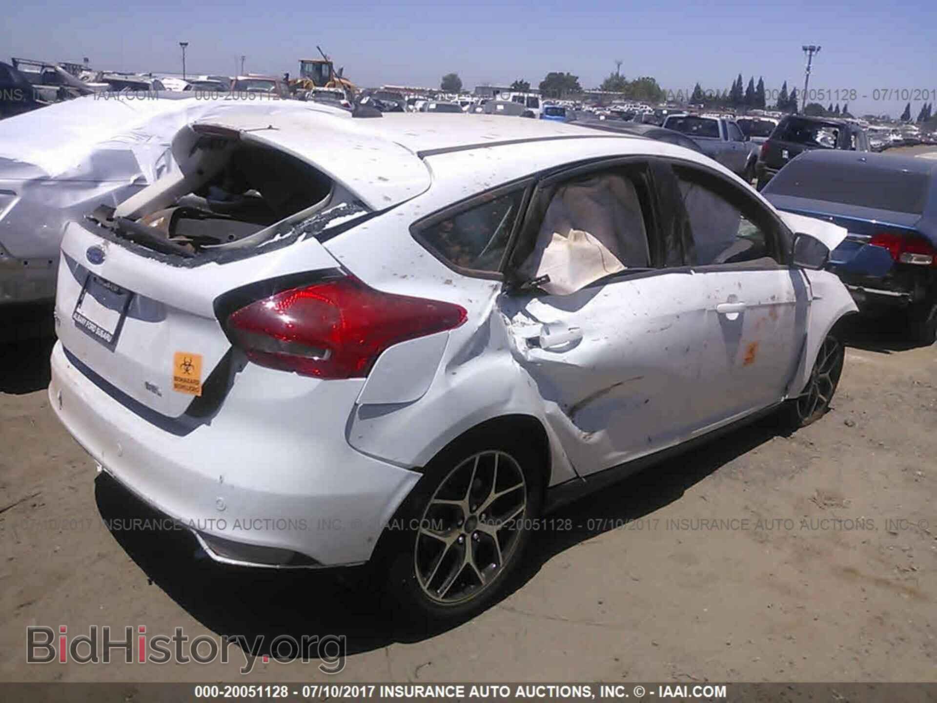2017 Ford Focus - VIN: 1FADP3M25HL211995 - Photo 4