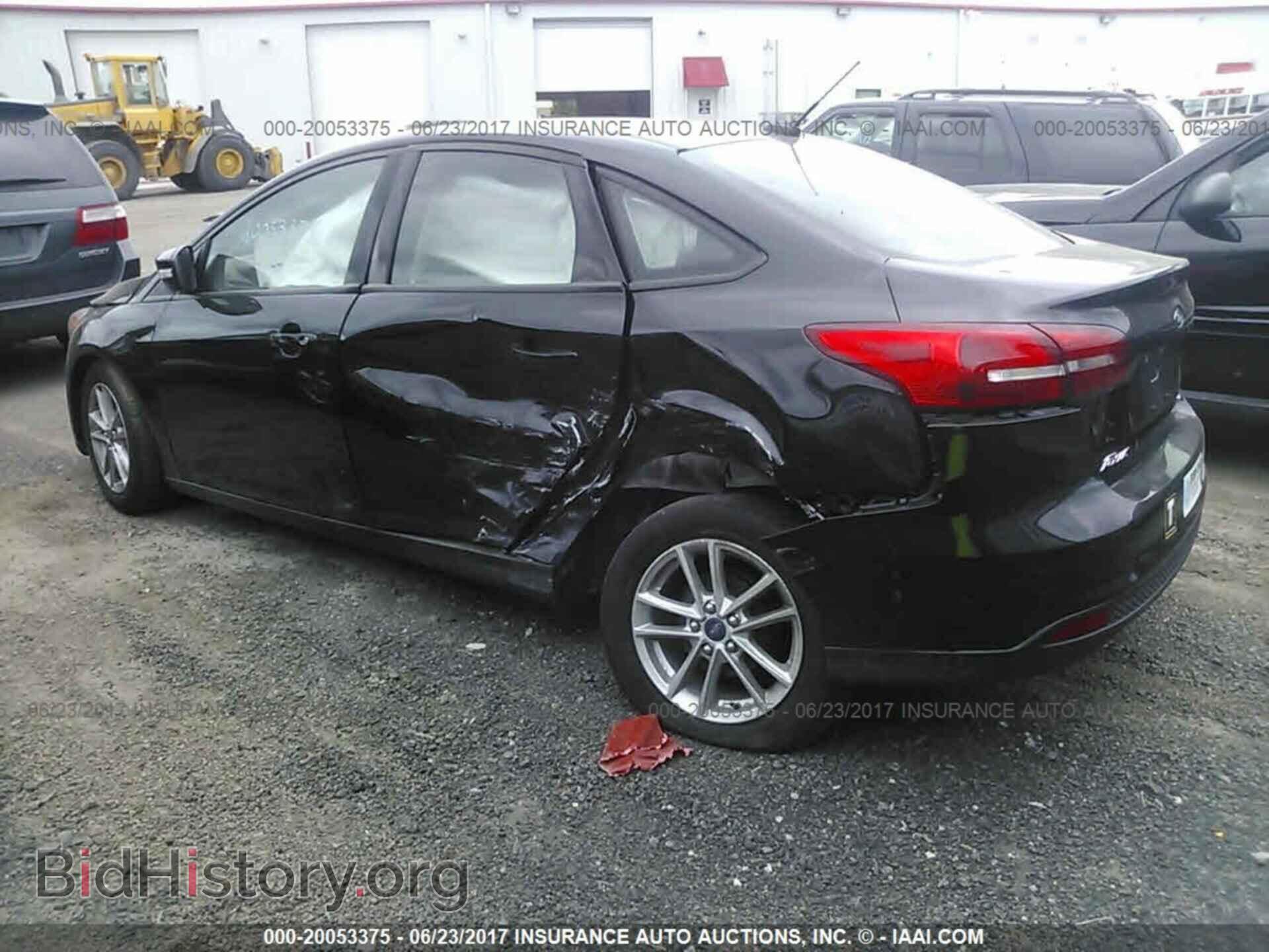 2016 Ford Focus - VIN: 1FADP3F29GL211493 - Photo 3