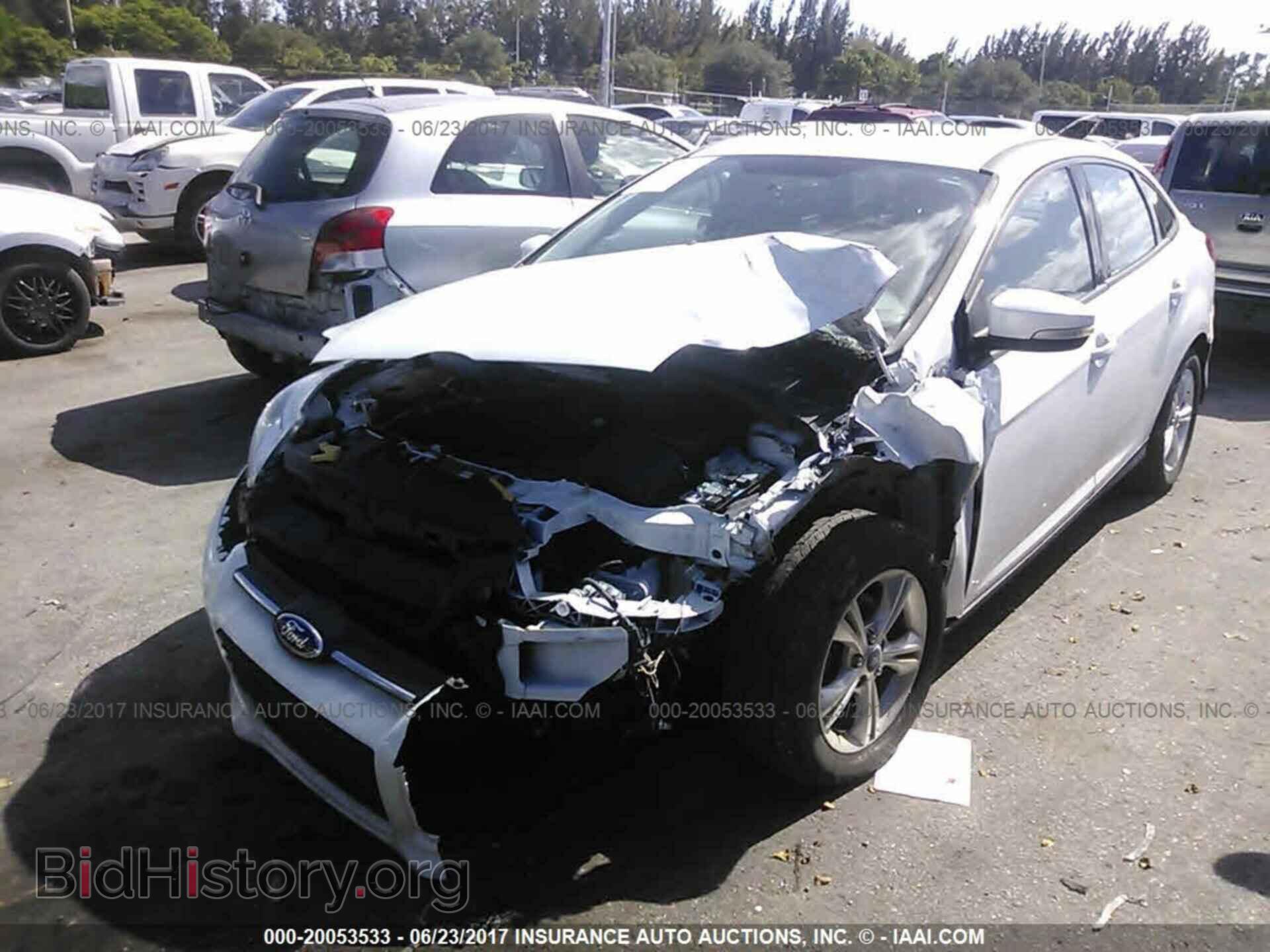 2014 Ford Focus - VIN: 1FADP3F22EL135421 - Фото 2