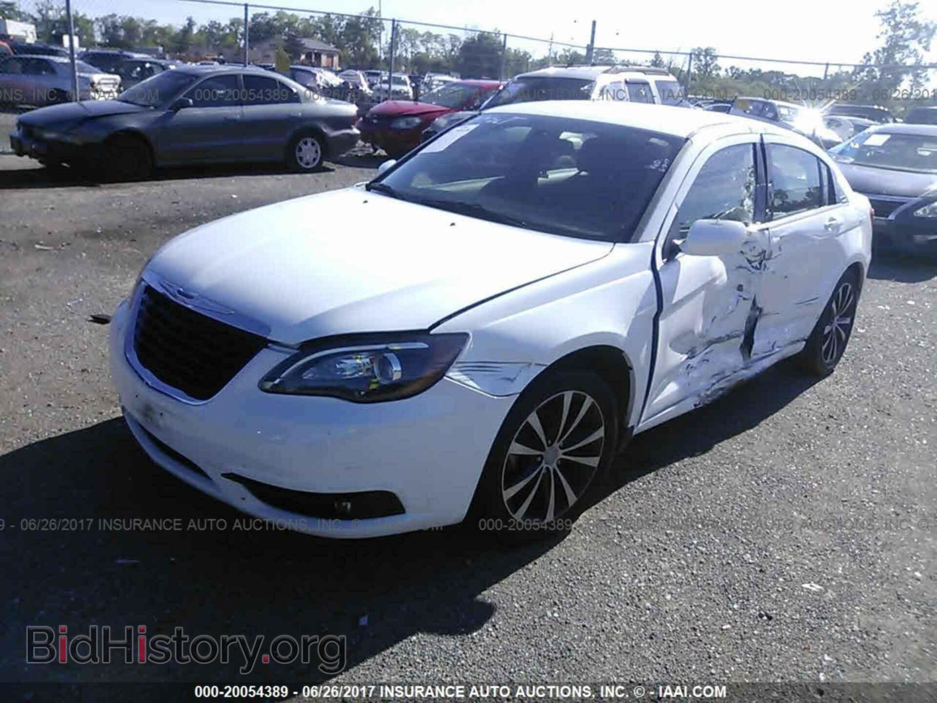 2014 Chrysler 200 - VIN: 1C3CCBBB3EN183536 - Photo 2