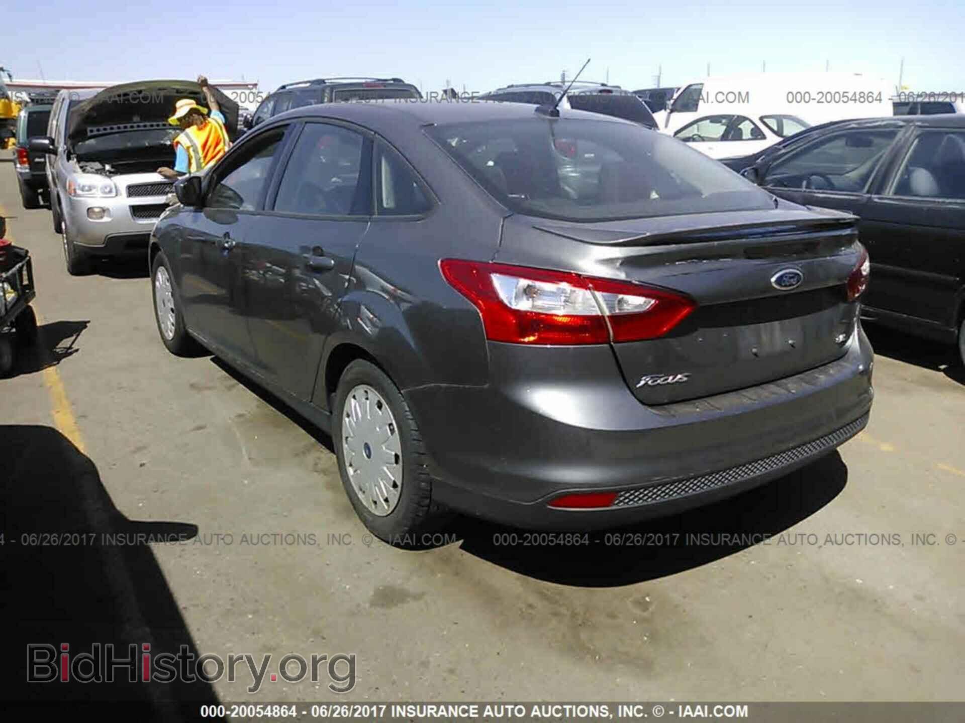 2012 Ford Focus - VIN: 1FAHP3F24CL355657 - Photo 3