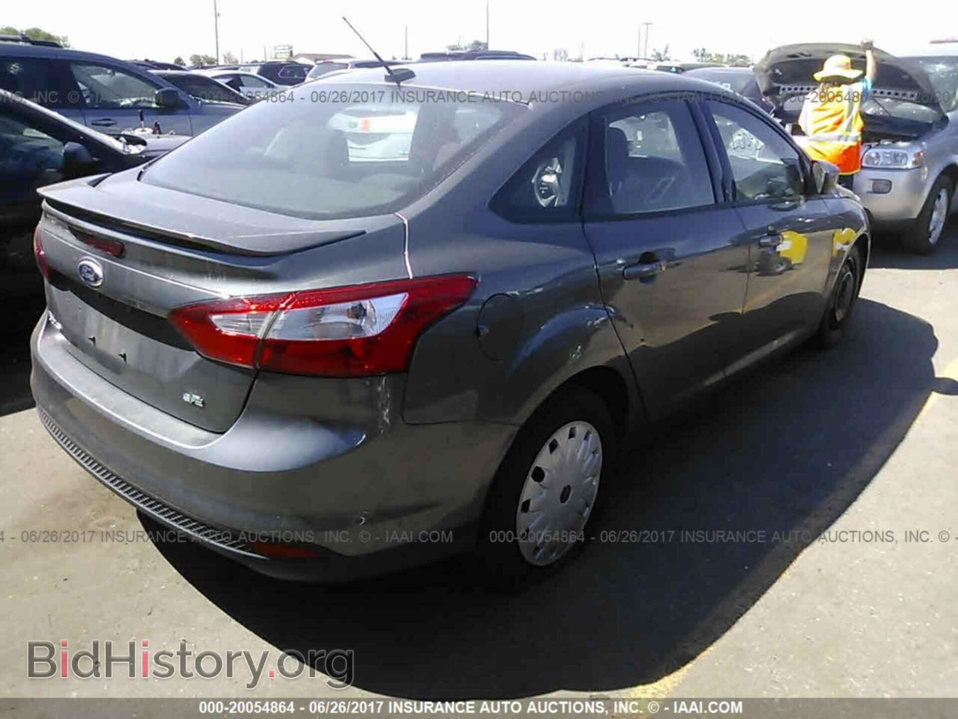 2012 Ford Focus - VIN: 1FAHP3F24CL355657 - Photo 4