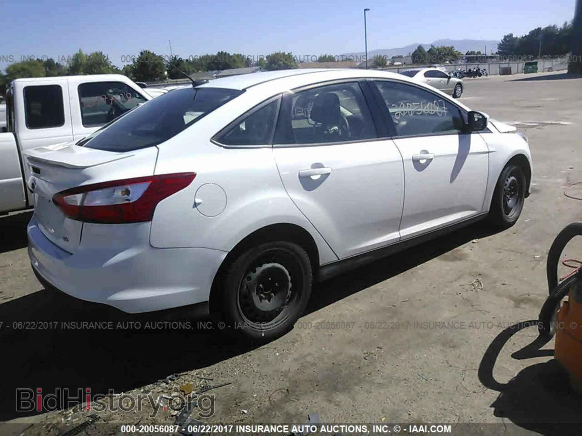 2012 Ford Focus - VIN: 1FAHP3F22CL227482 - Photo 4