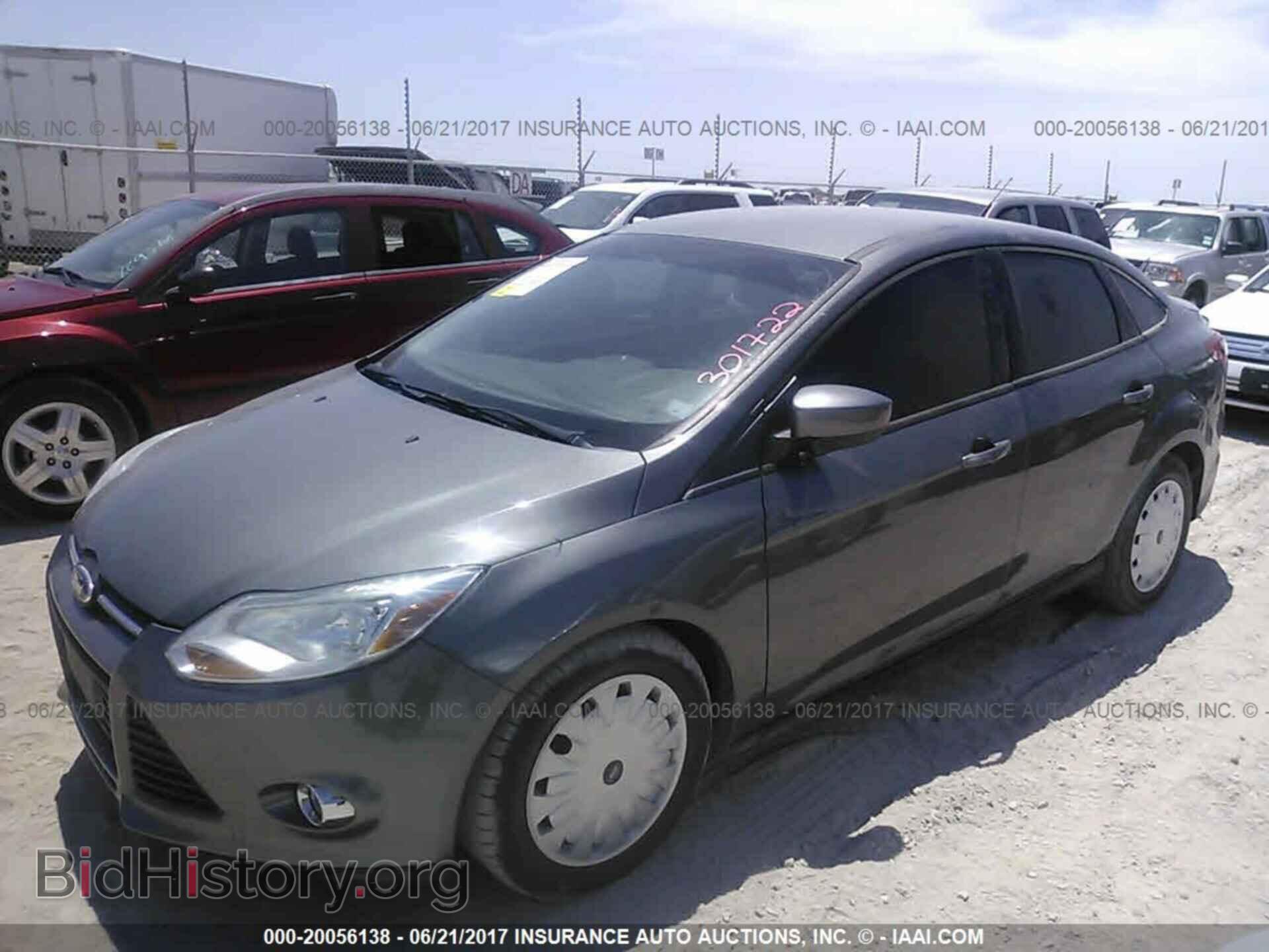2012 Ford Focus - VIN: 1FAHP3F25CL301722 - Фото 2