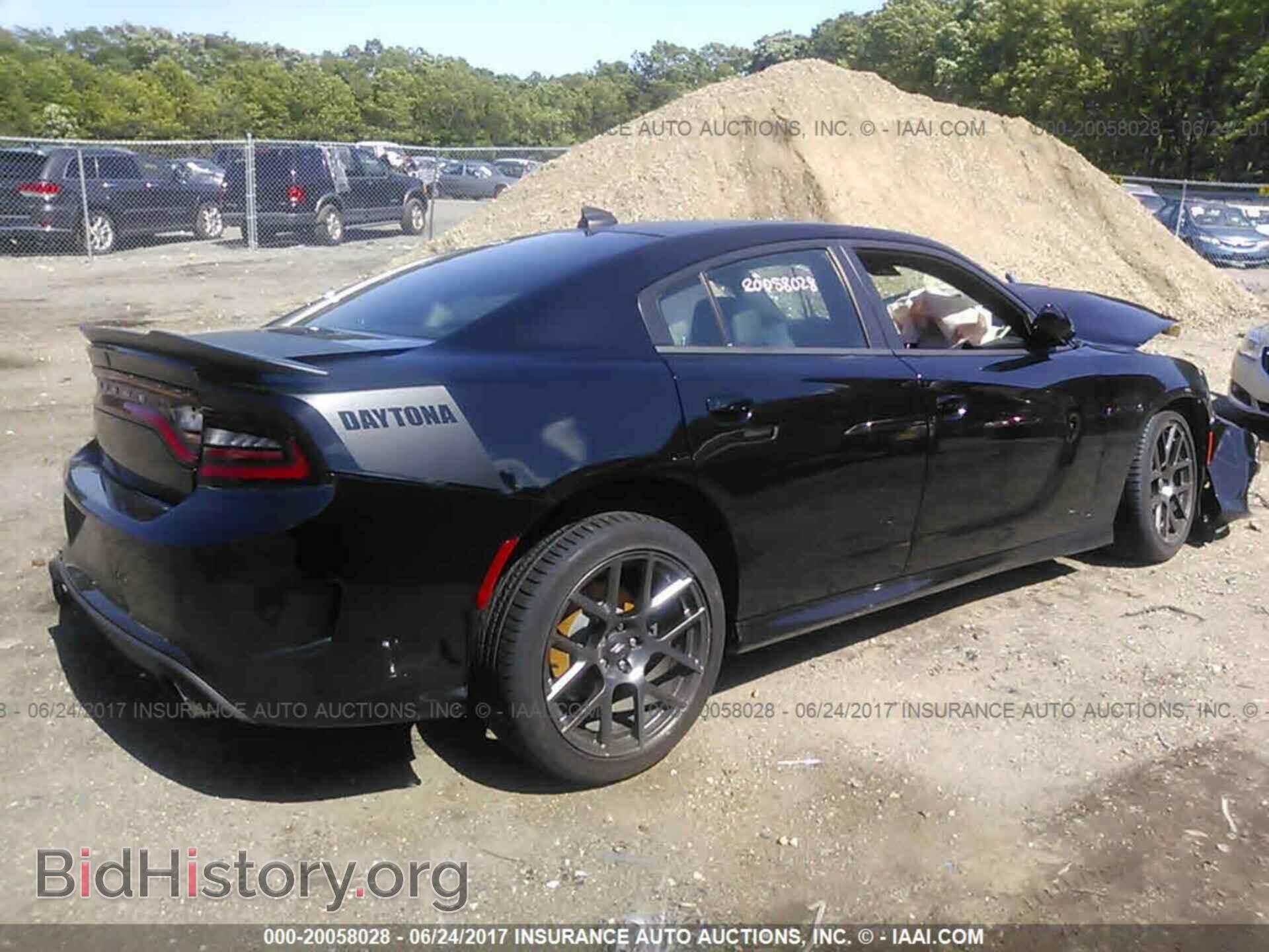2017 Dodge Charger - VIN: 2C3CDXCTXHH535560 - Photo 4