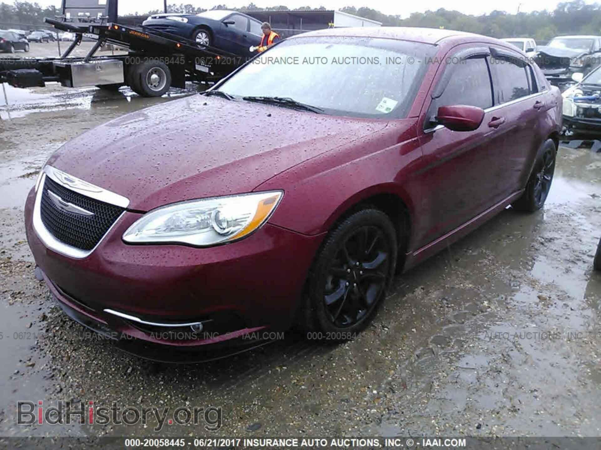 2013 Chrysler 200 - VIN: 1C3CCBCG2DN747329 - Фото 2
