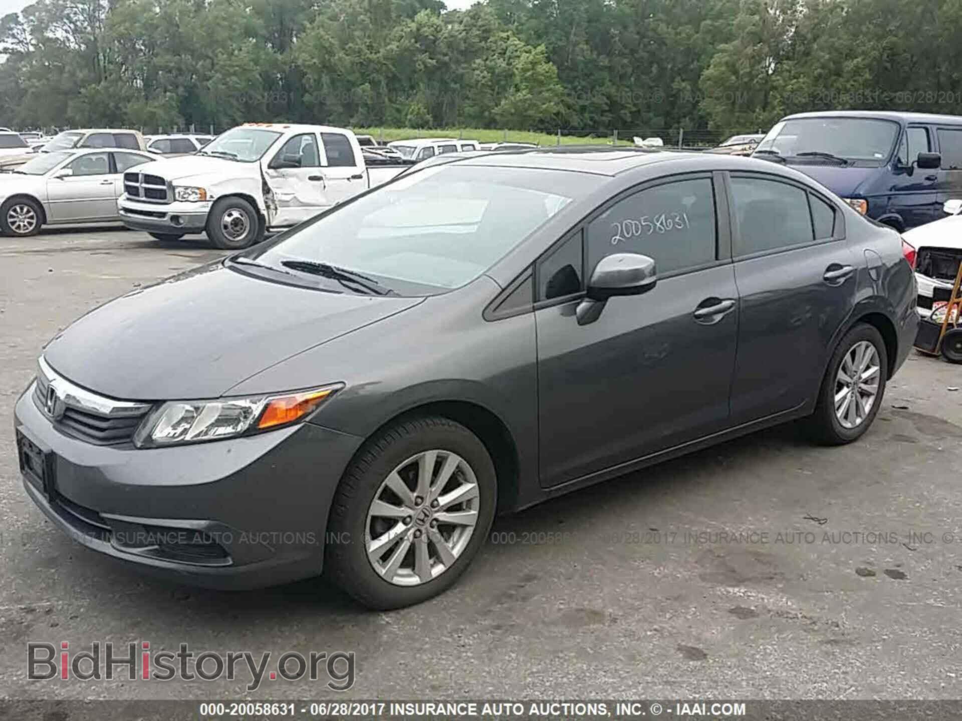 2012 Honda Civic - VIN: 2HGFB2F85CH588315 - Photo 2