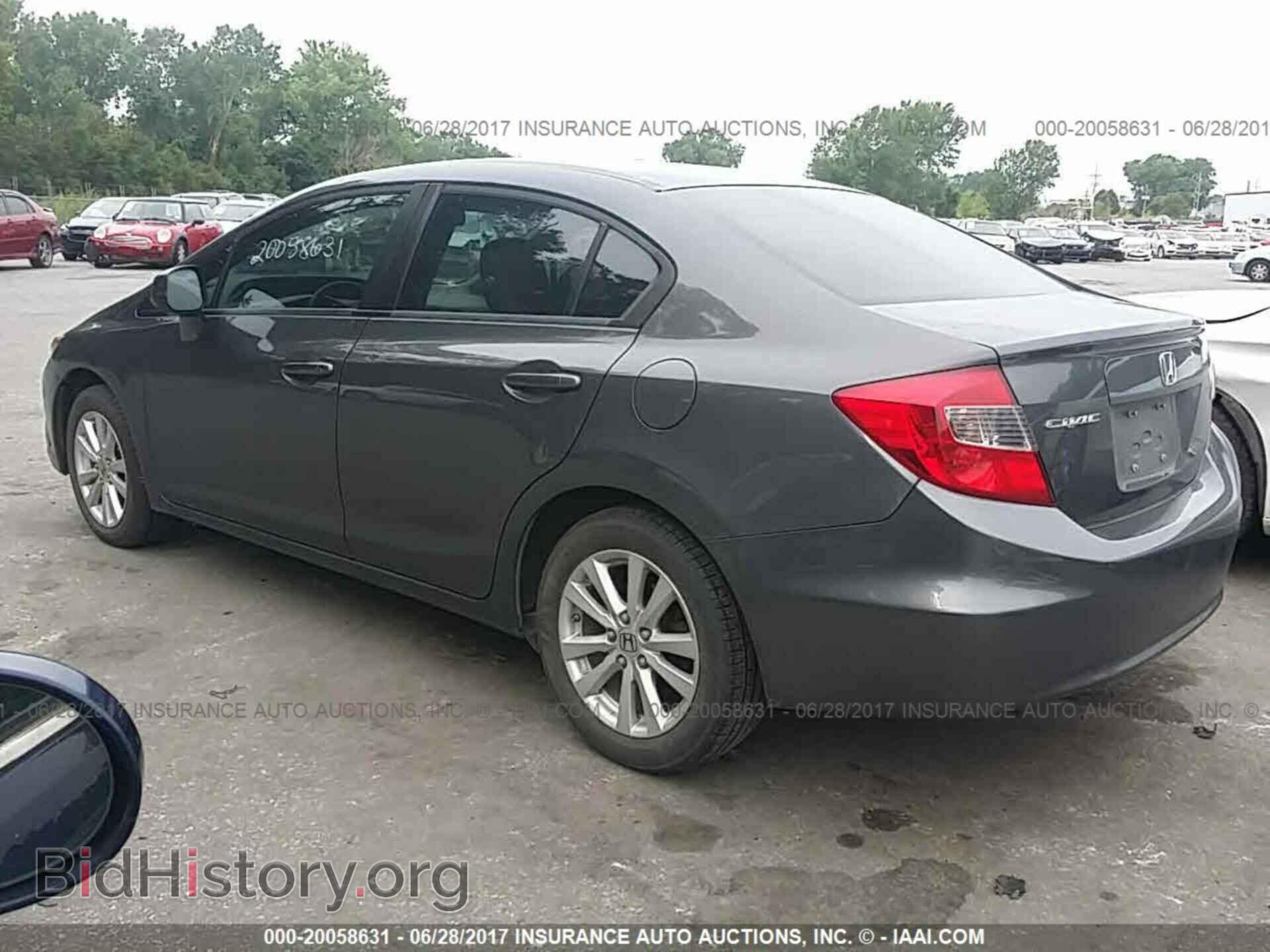2012 Honda Civic - VIN: 2HGFB2F85CH588315 - Photo 3